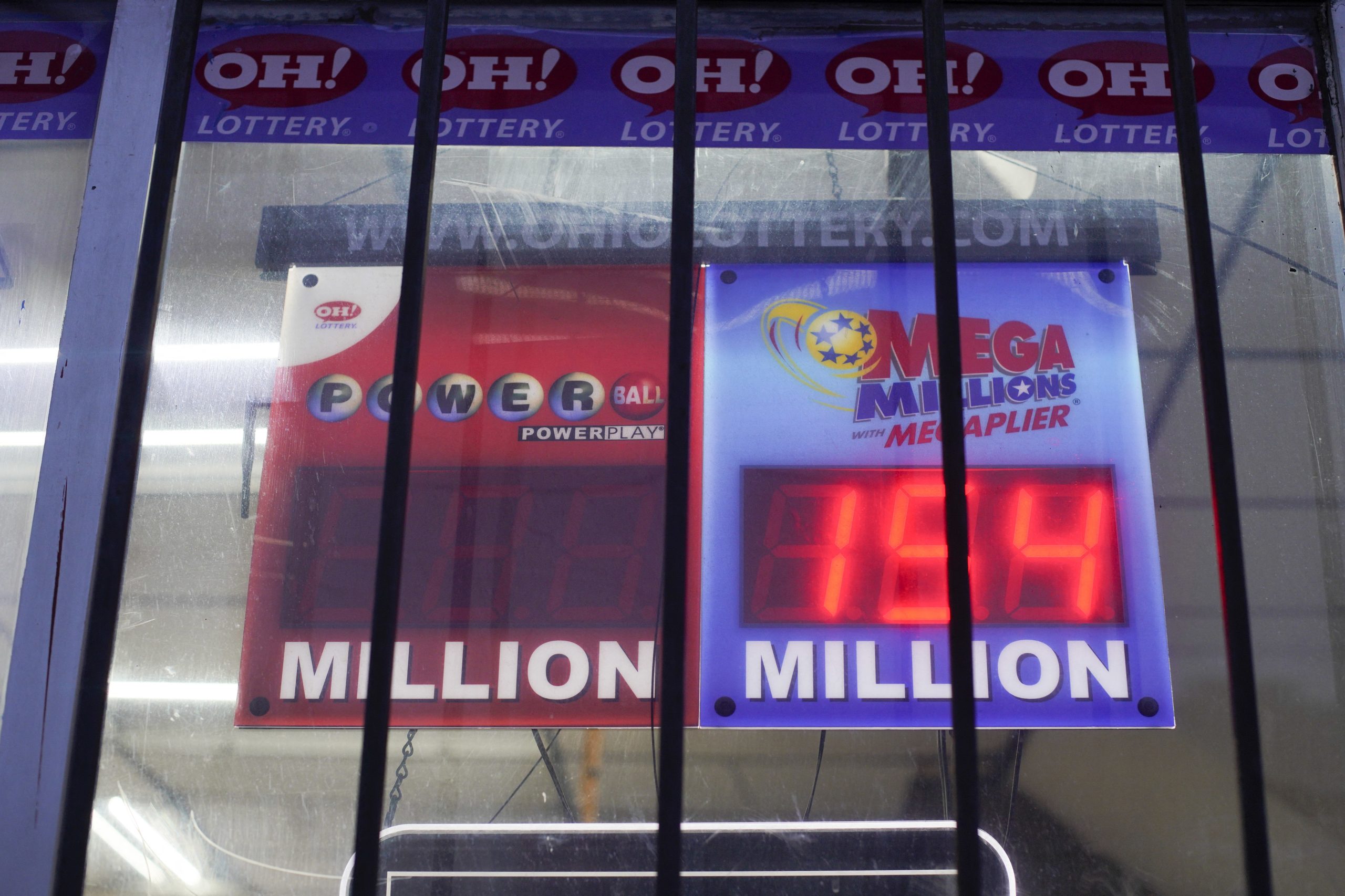 Apostadores da lotaria tentam ganhar jackpot inédito de 1.900 milhões nos Estados Unidos