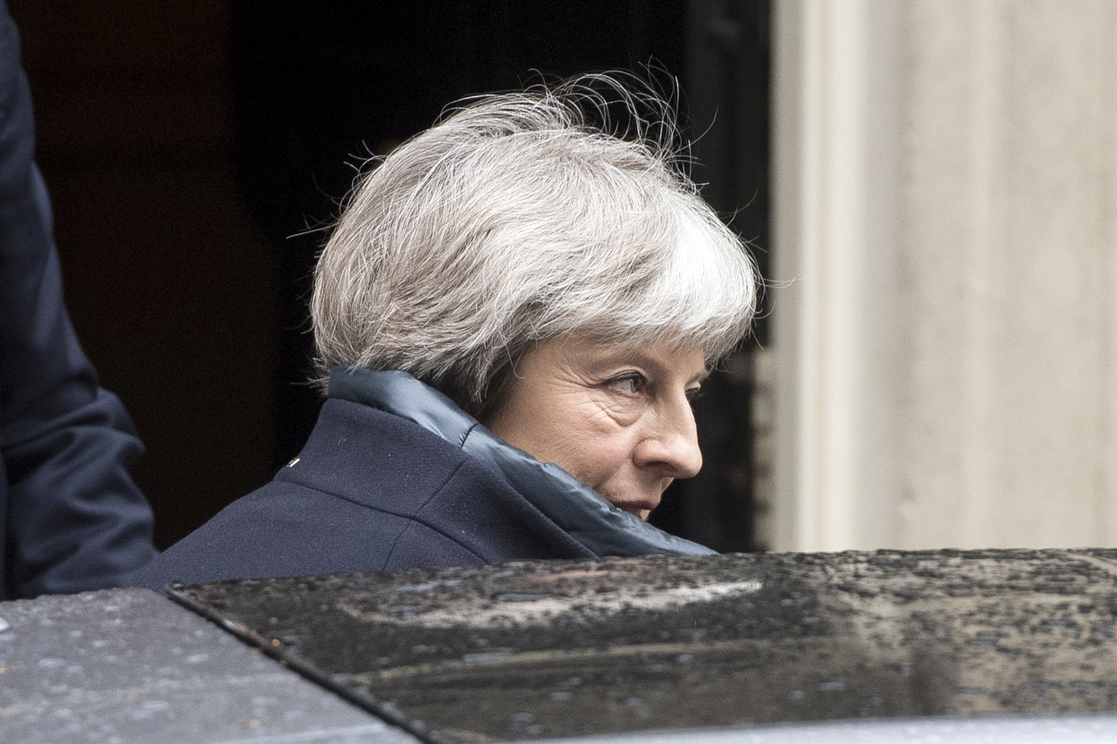 Theresa May reúne autoridades para analisar caso do ataque a ex-espião russo