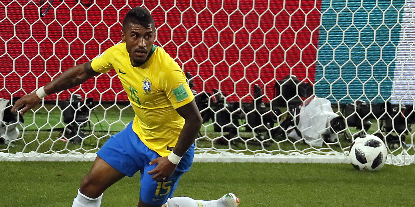 Médio brasileiro Paulinho deixa o Guangzhou FC por não poder entrar na China