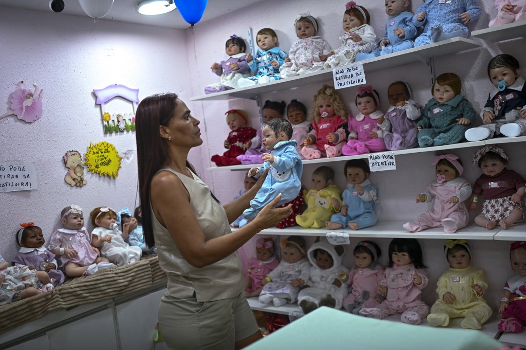 Homem agrediu o que achava ser um ‘boneco reborn’. Afinal, era um bebé verdadeiro