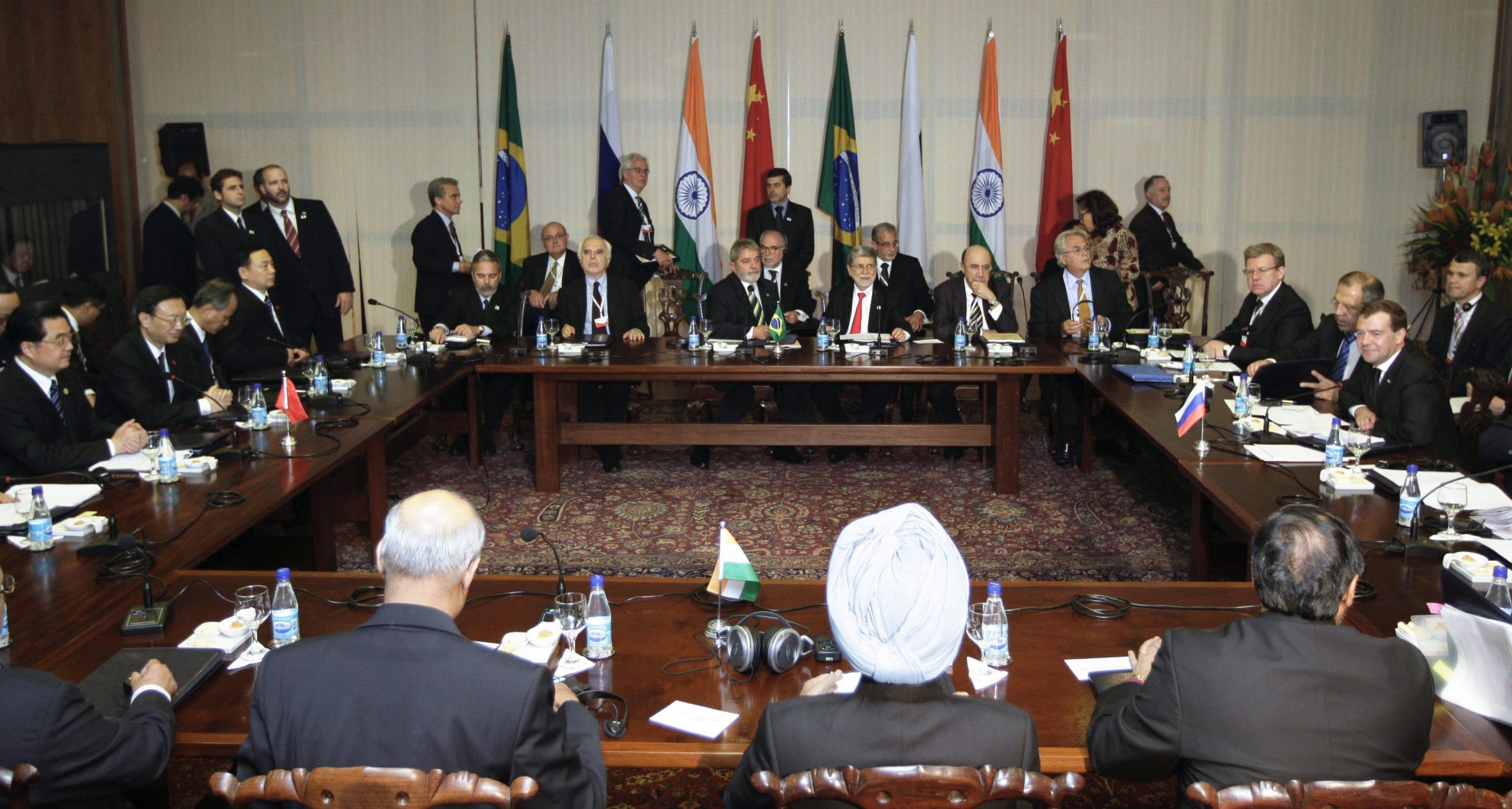 BRICS procuram em cimeira voltar a impulsionar o crescimento global