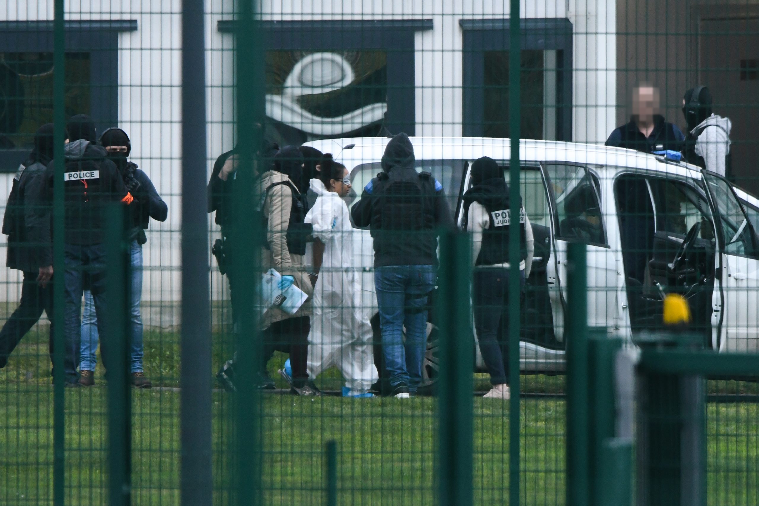 Recluso radicalizado fere dois guardas em prisão francesa