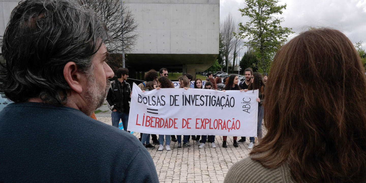 Por que lutam os investigadores no “precipício” por melhores condições?