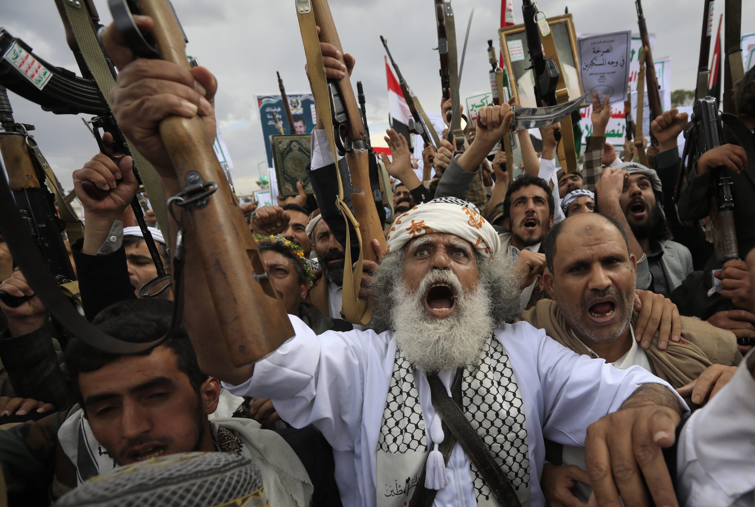 Houthis do Iémen disparam míssil contra aeroporto de Telavive