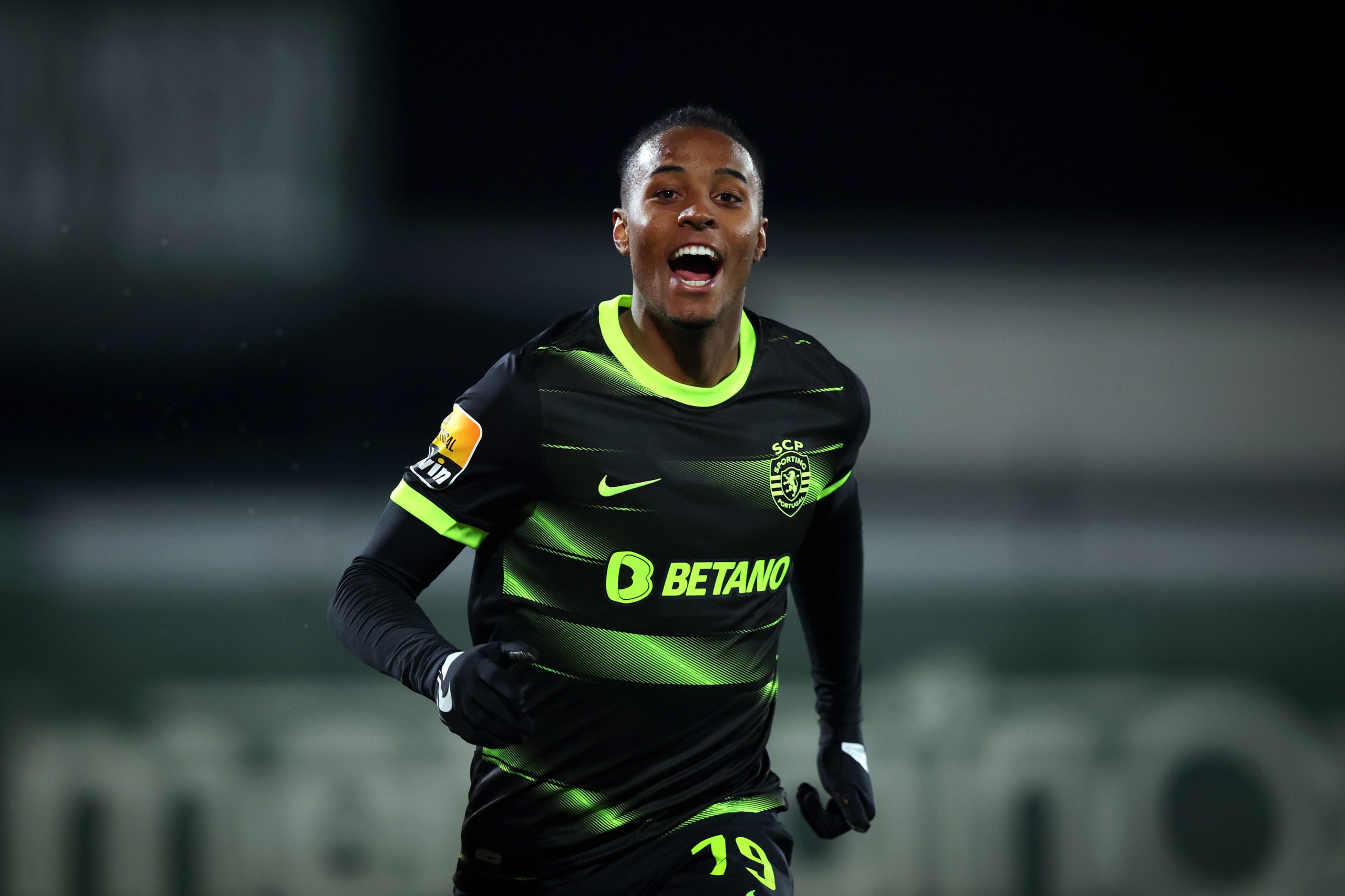 Avançado Youssef Chermiti renova com o Sporting até 2027