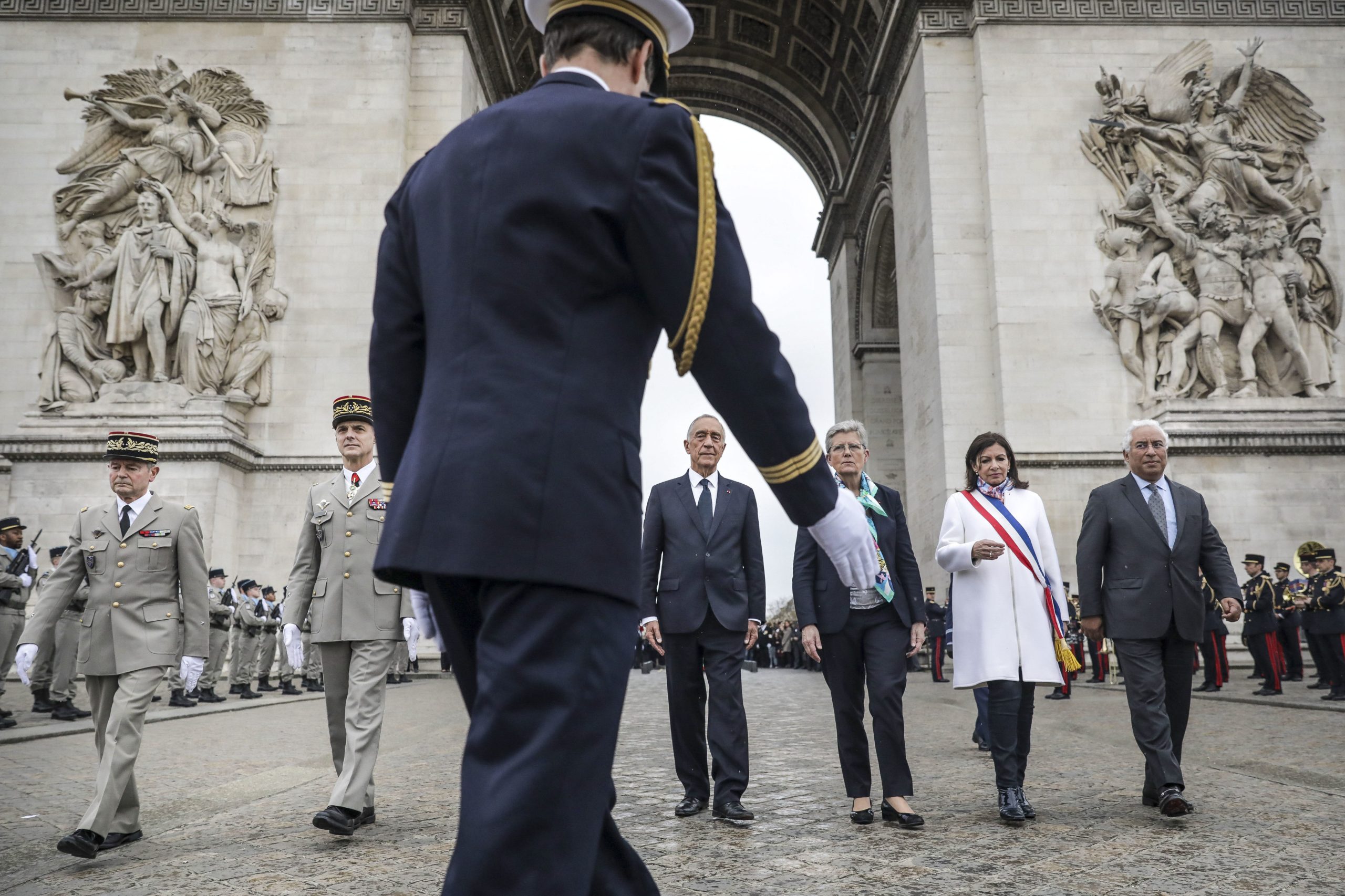 Emigrantes em França assistem à homenagem dos soldados da Primeira Guerra Mundial