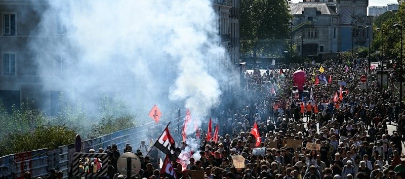 Intensos protestos estudantis em França resultam quase dois mil detidos