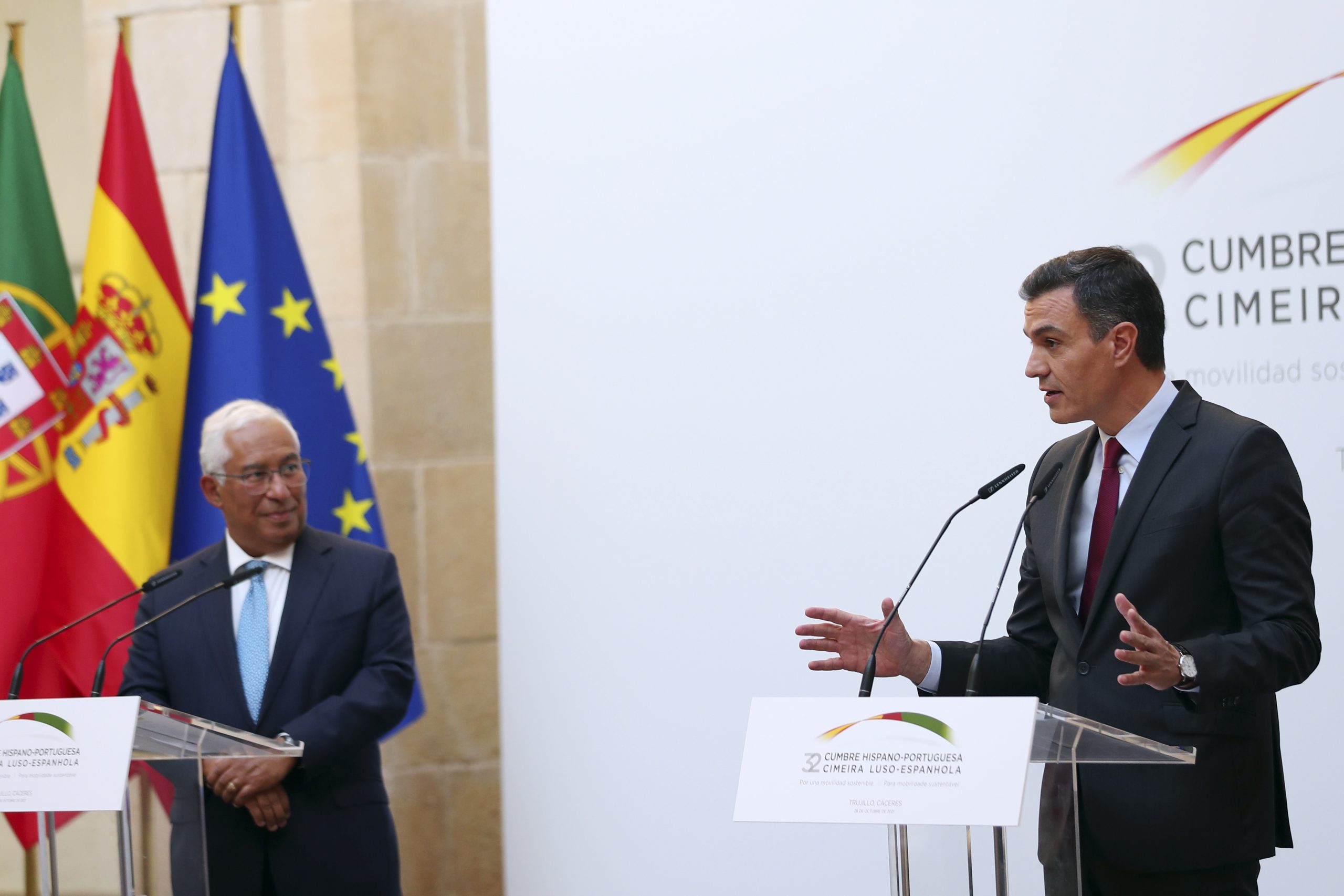 Cimeira ibérica: Sánchez elogia Costa e afirma que Portugal tem sido exemplo de estabilidade