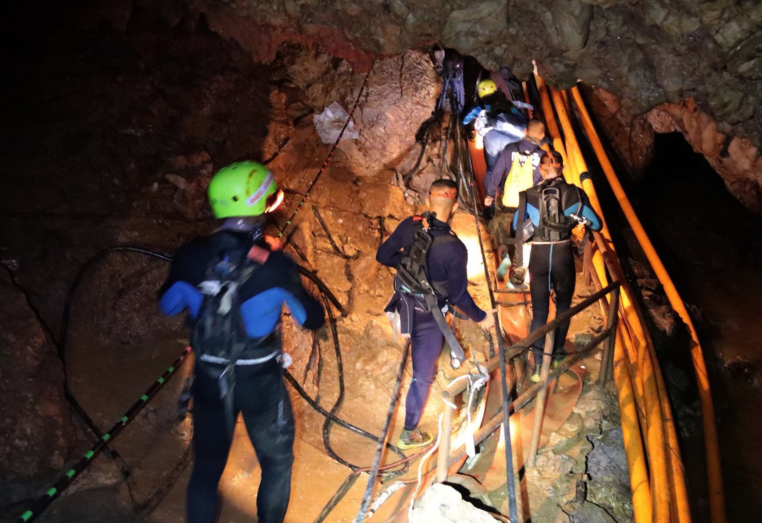 Tailândia: Parlamento aprova louvor pelo resgate nas grutas de Chiang Rai
