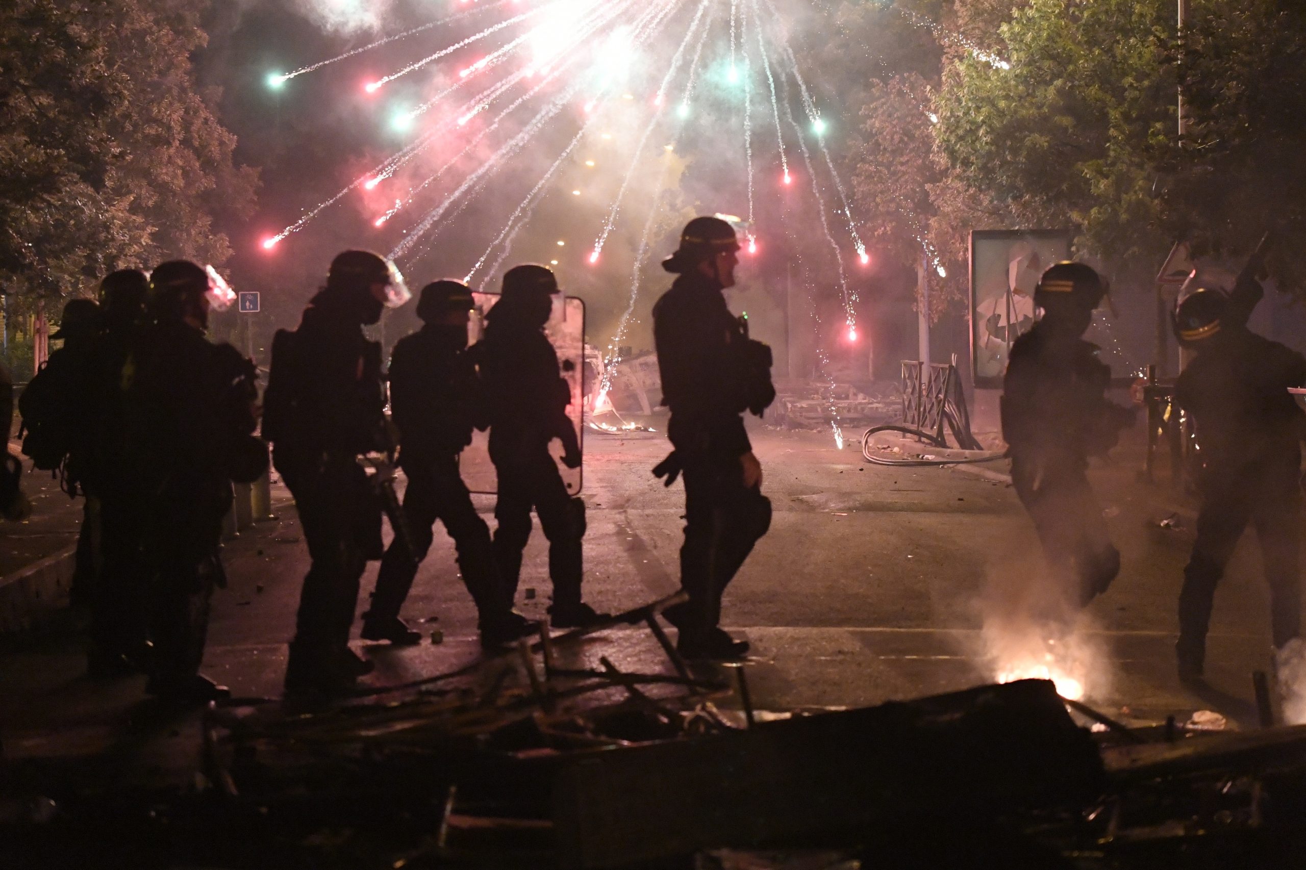 Sobe para 667 detidos em França em protestos após morte de jovem pela polícia