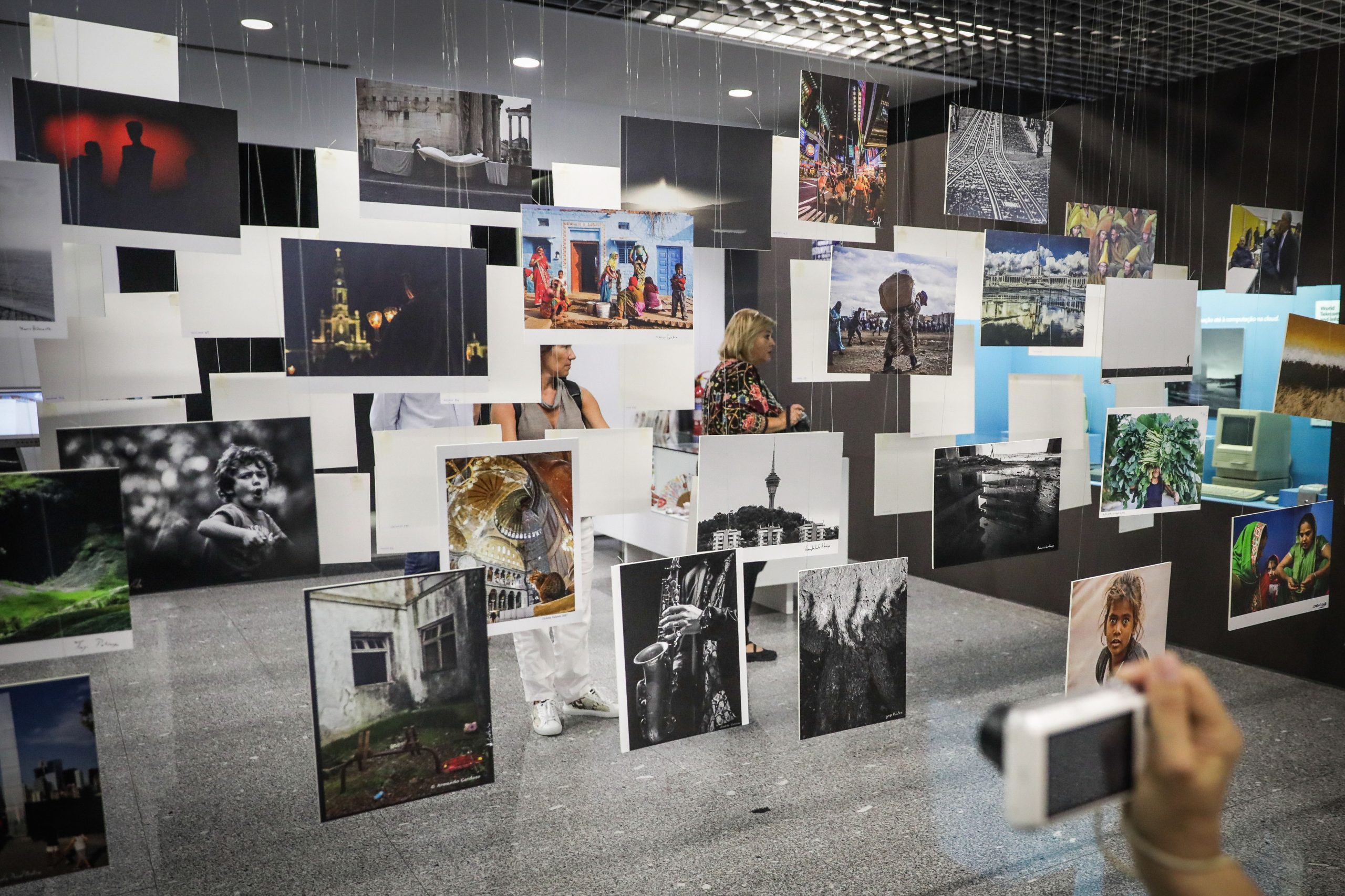 Ação solidária de fotojornalistas angaria mais de 5 mil euros para bombeiros