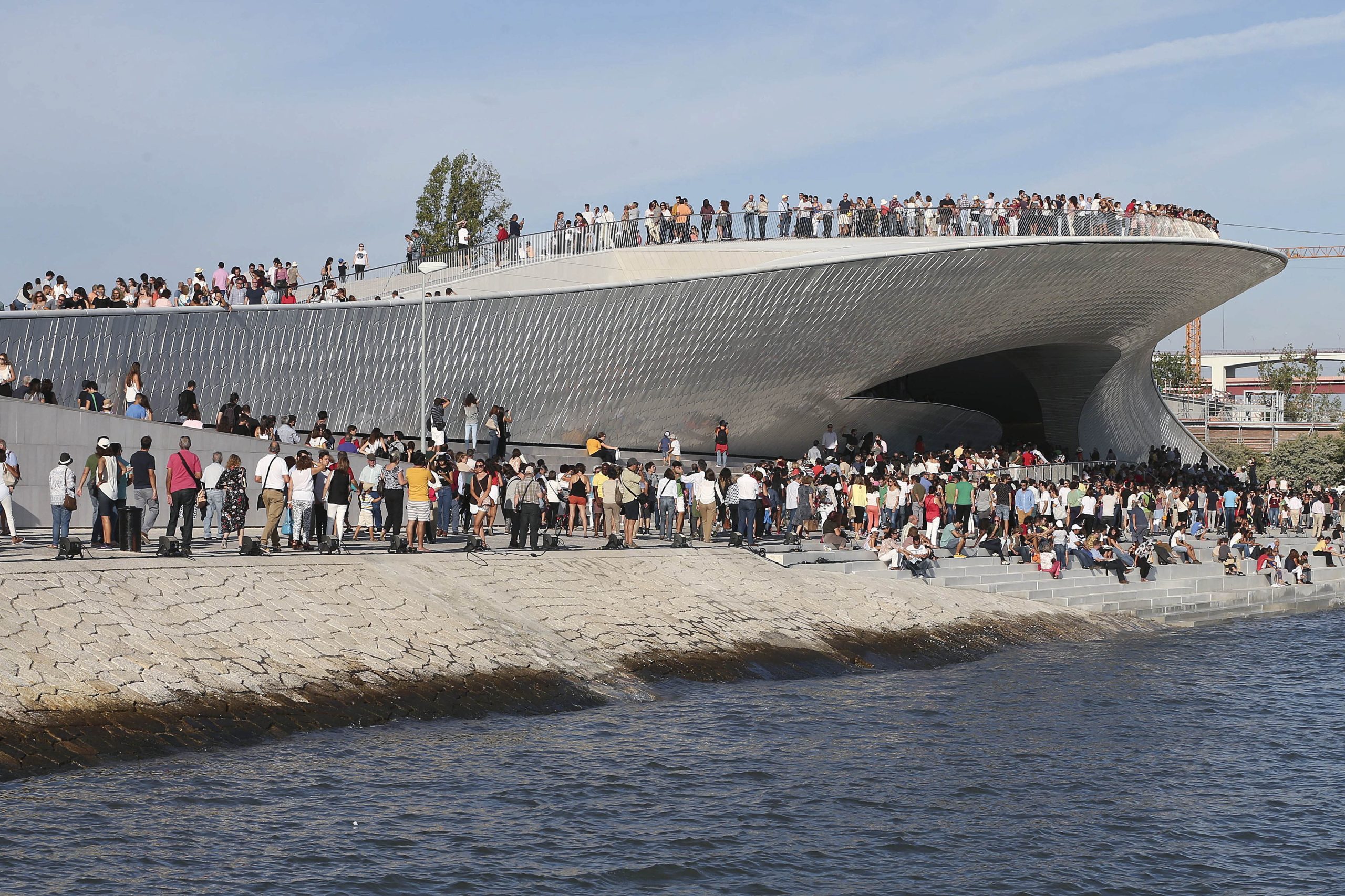 Mais de 60 mil pessoas na abertura do MAAT