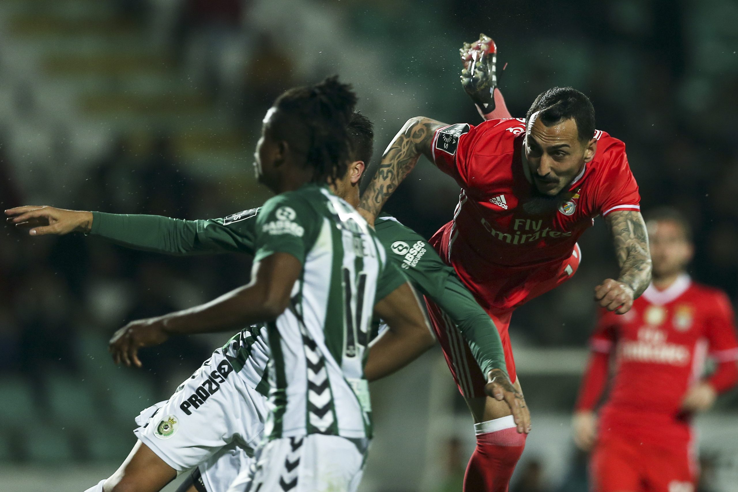 Benfica perde no Bonfim. FC Porto a 1 ponto da liderança