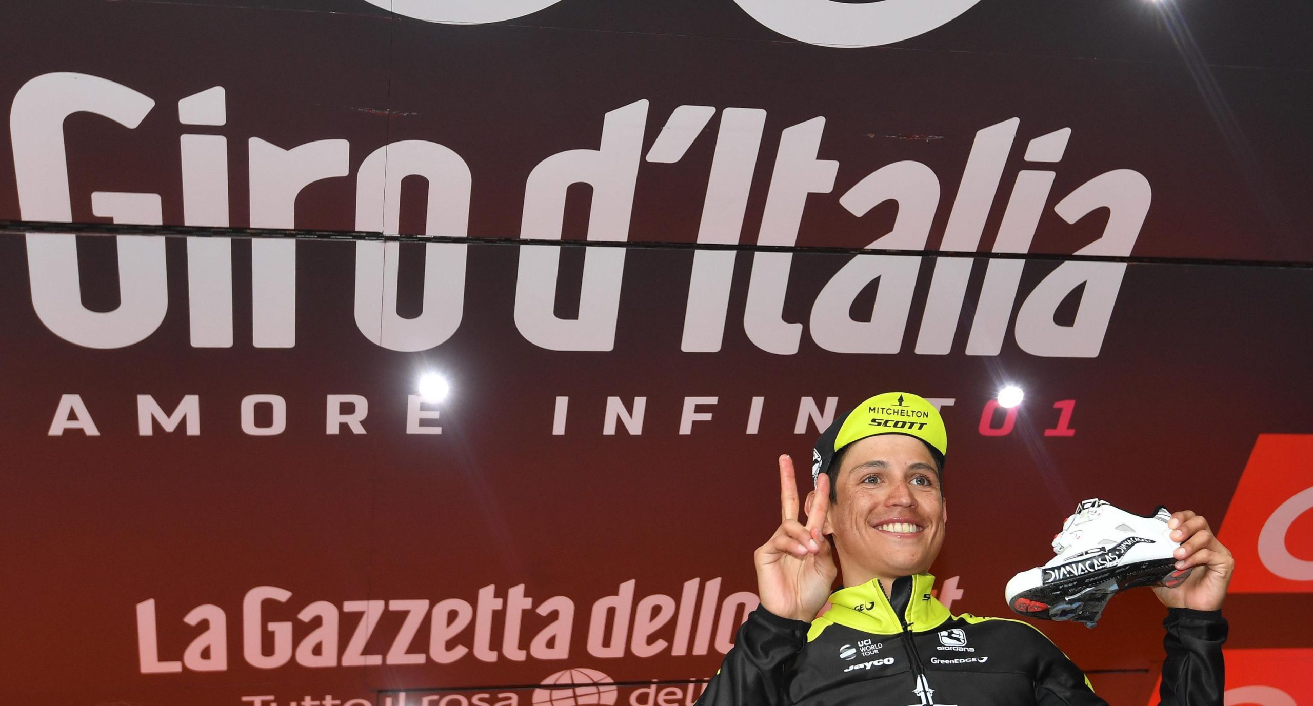 Dia ‘perfeito’ da Mitchelton-Scott com vitória de Chaves e ‘rosa’ para Yates