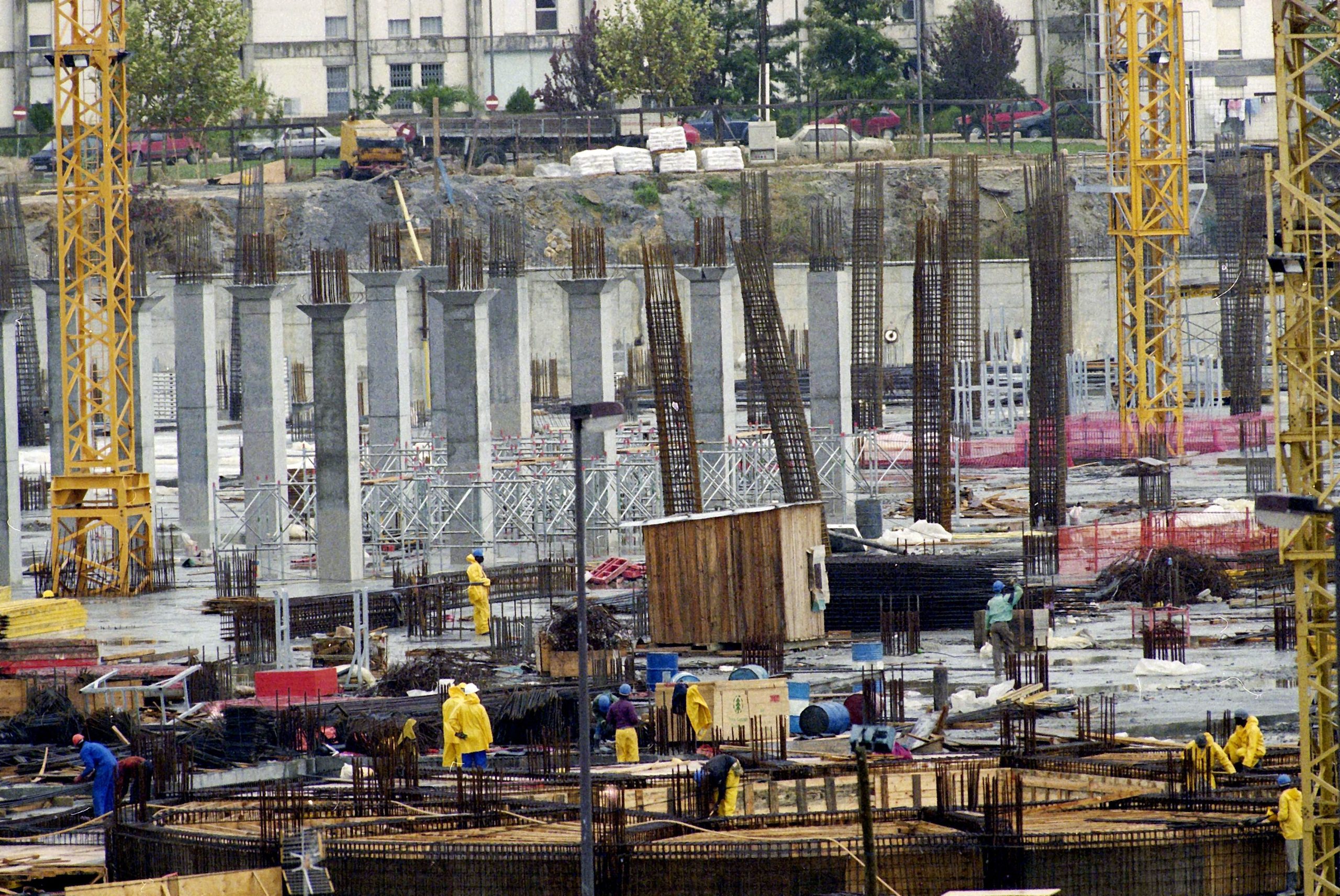 Produção na construção abranda para 4,7% em fevereiro