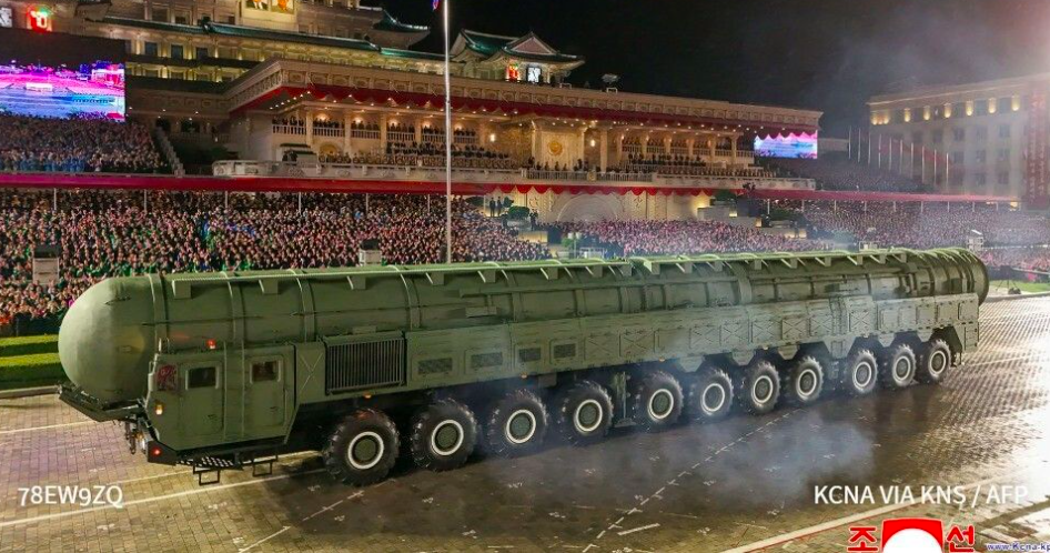 Coreia do Norte exibe novo míssil intercontinental capaz de atingir os EUA