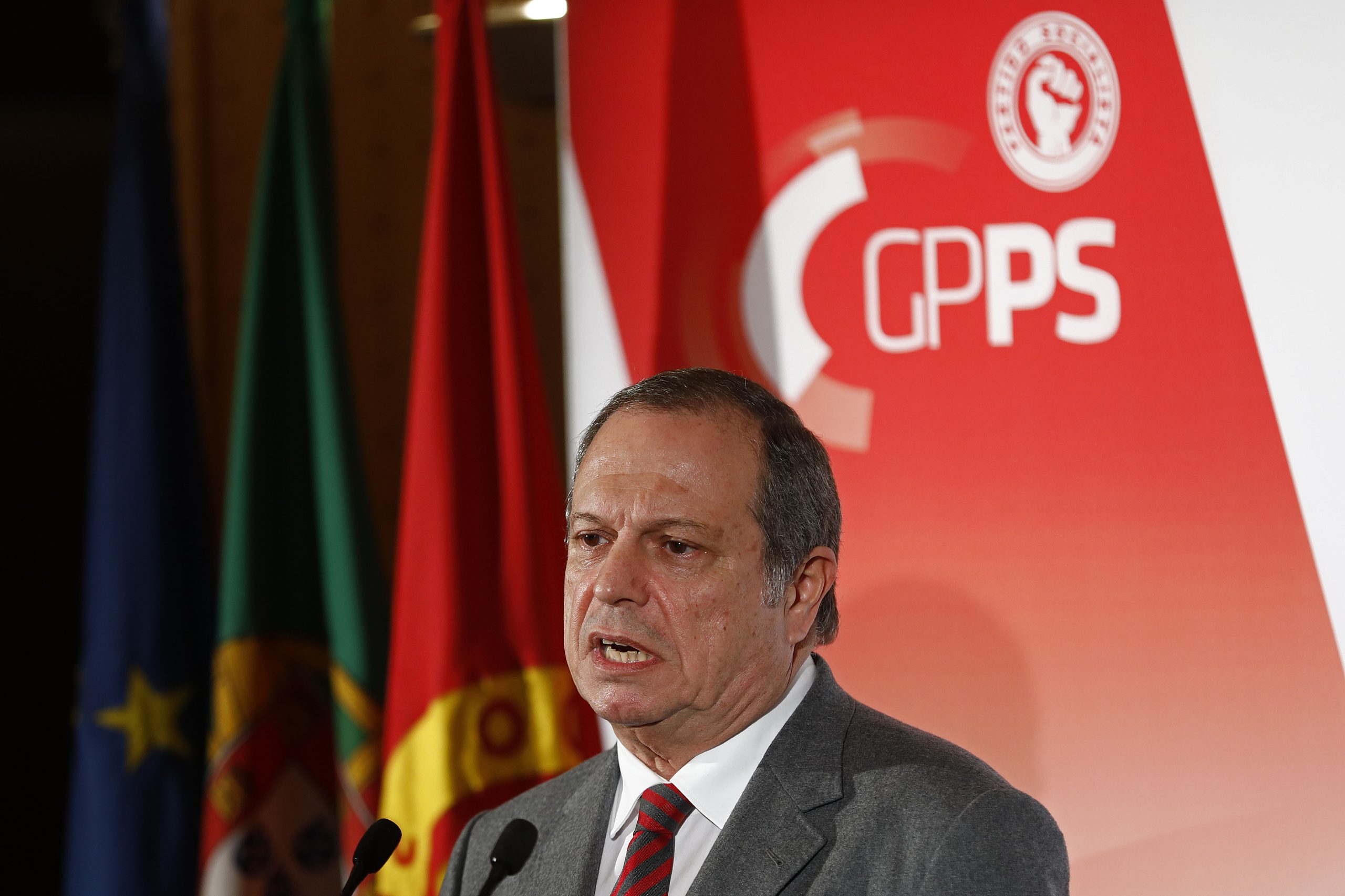 PS não precisa de “novos aliados”, diz Carlos César