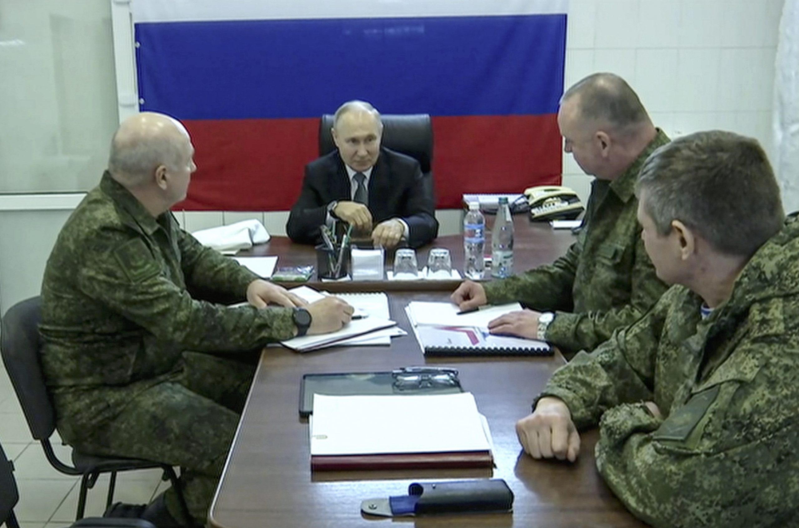 Putin em Kherson e Lugansk. Kiev acusa presidente de visitar locais onde russos cometeram crimes