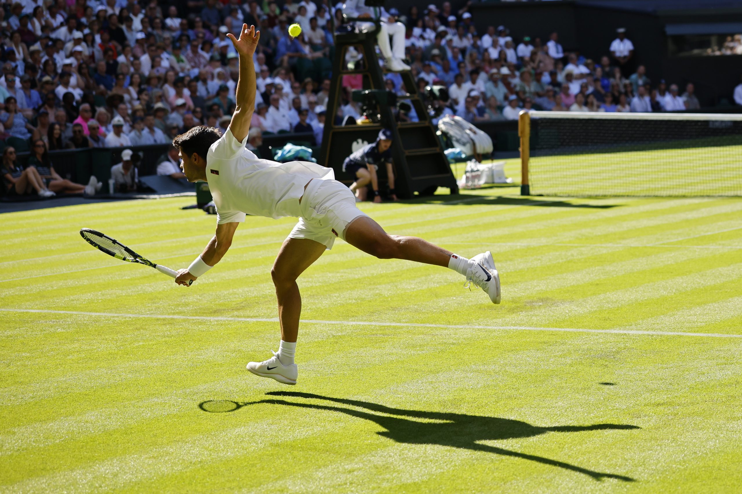 Bicampeão Alcaraz precisou de cinco sets para eliminar Fognini em Wimbledon