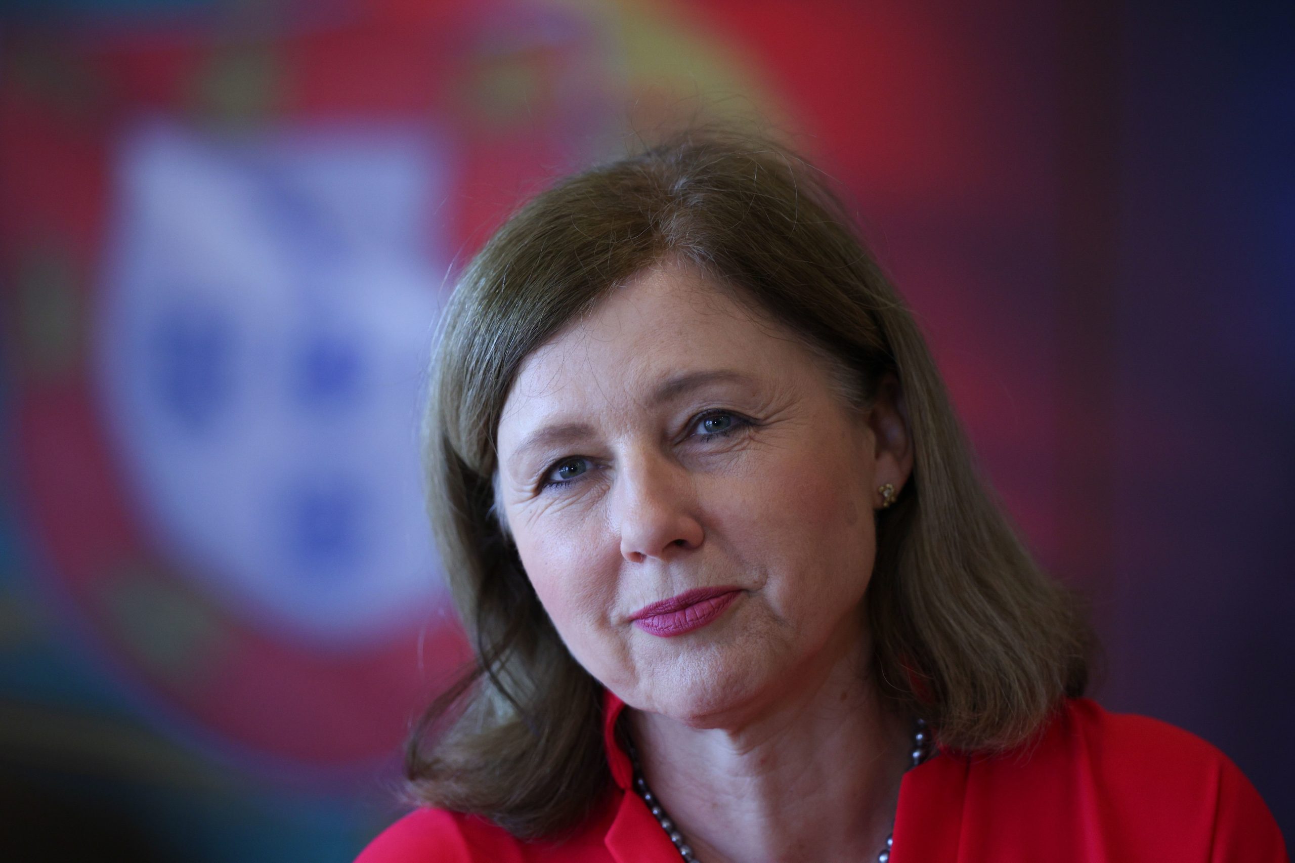 Jourová lamenta não ter encontrado modelo económico para os media