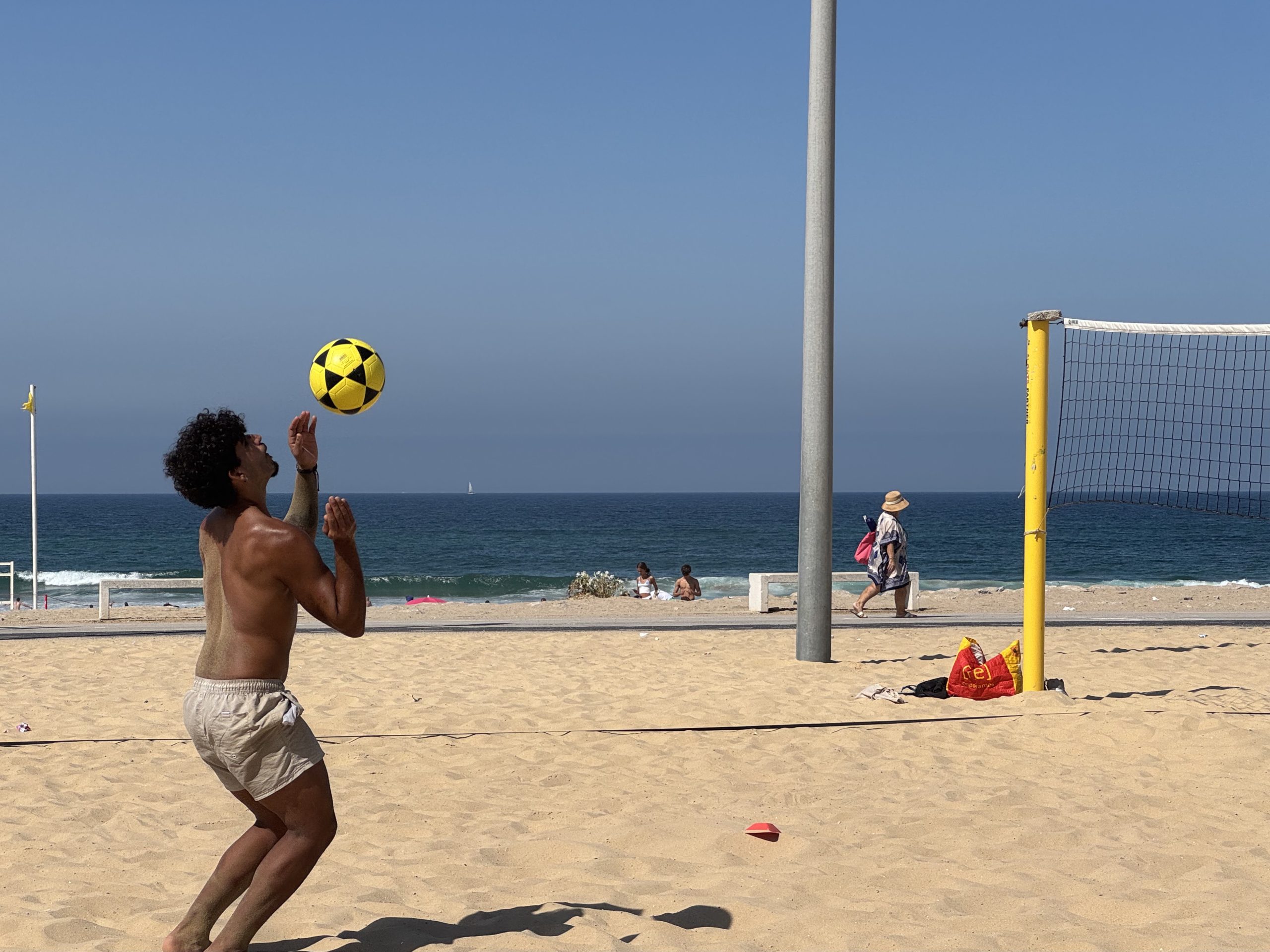 O programador que fez ‘reset’ à vida para ensinar futevólei na Caparica