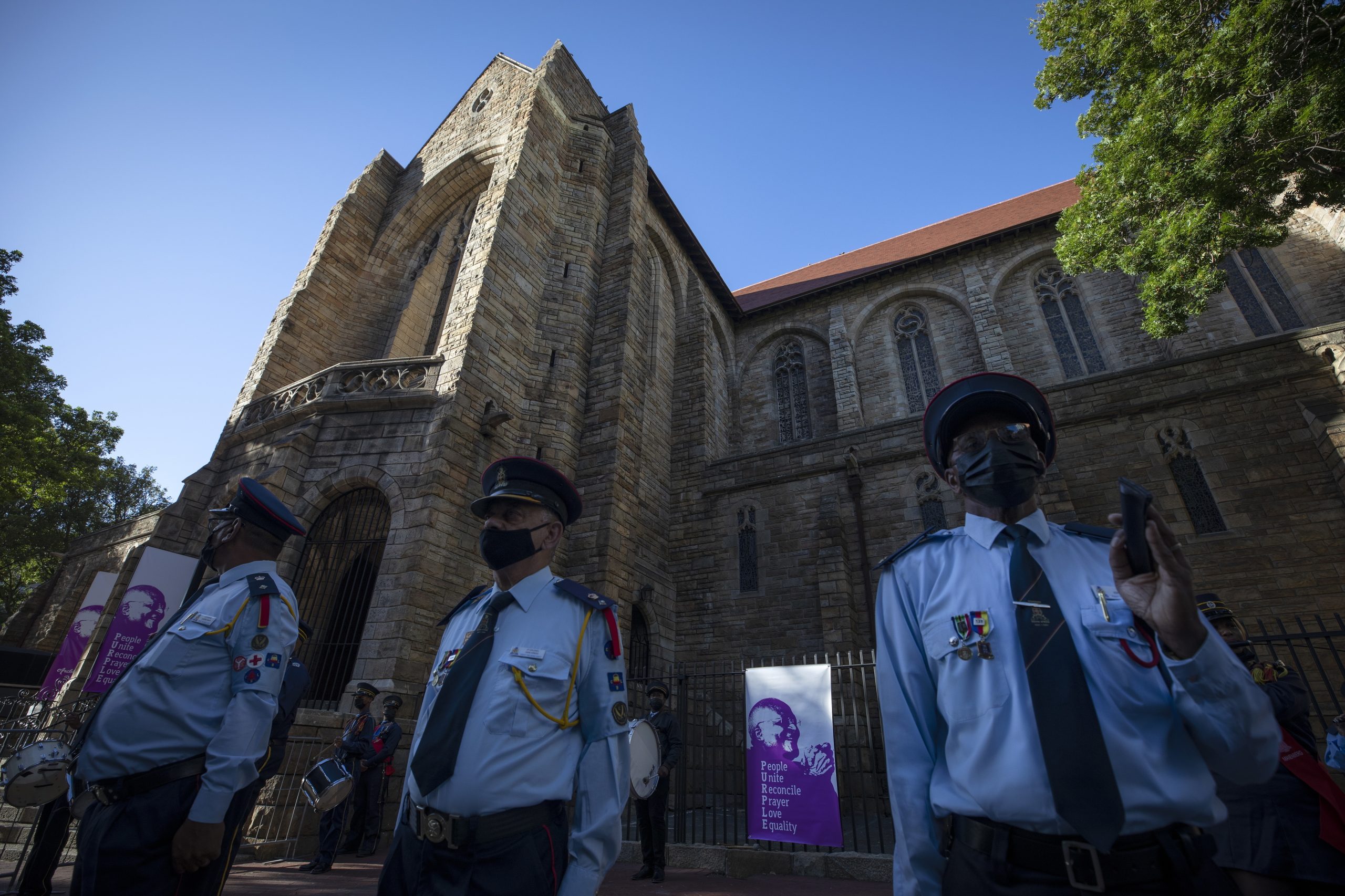 “Incêndio criminoso” na catedral sul-africana onde estão as cinzas de Desmond Tutu