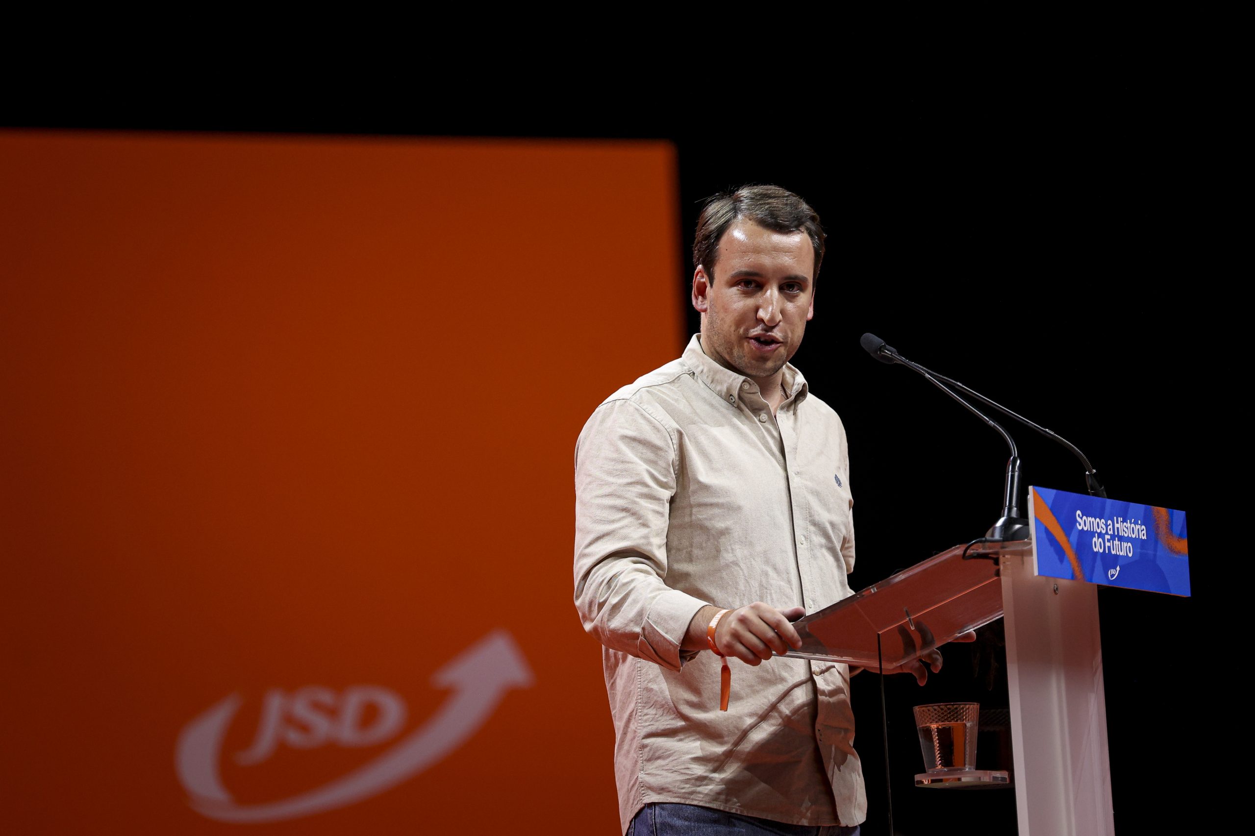Vice-presidente da JSD demite-se na sequência de polémicas sobre condições de vida do avô do presidente