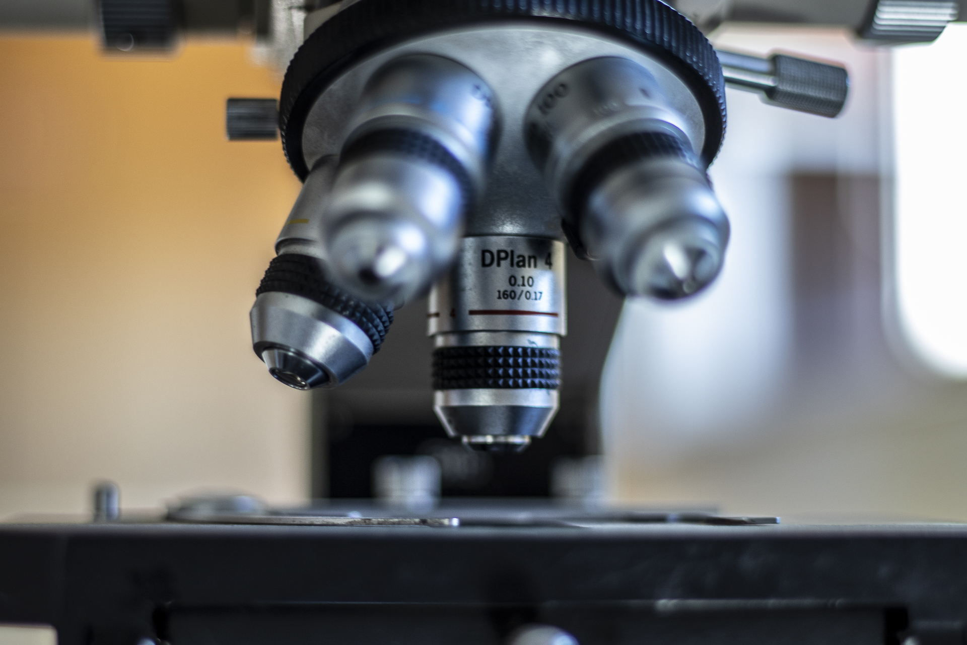 Investigadores desenvolveram solvente que elimina 98% de nanoplásticos na água