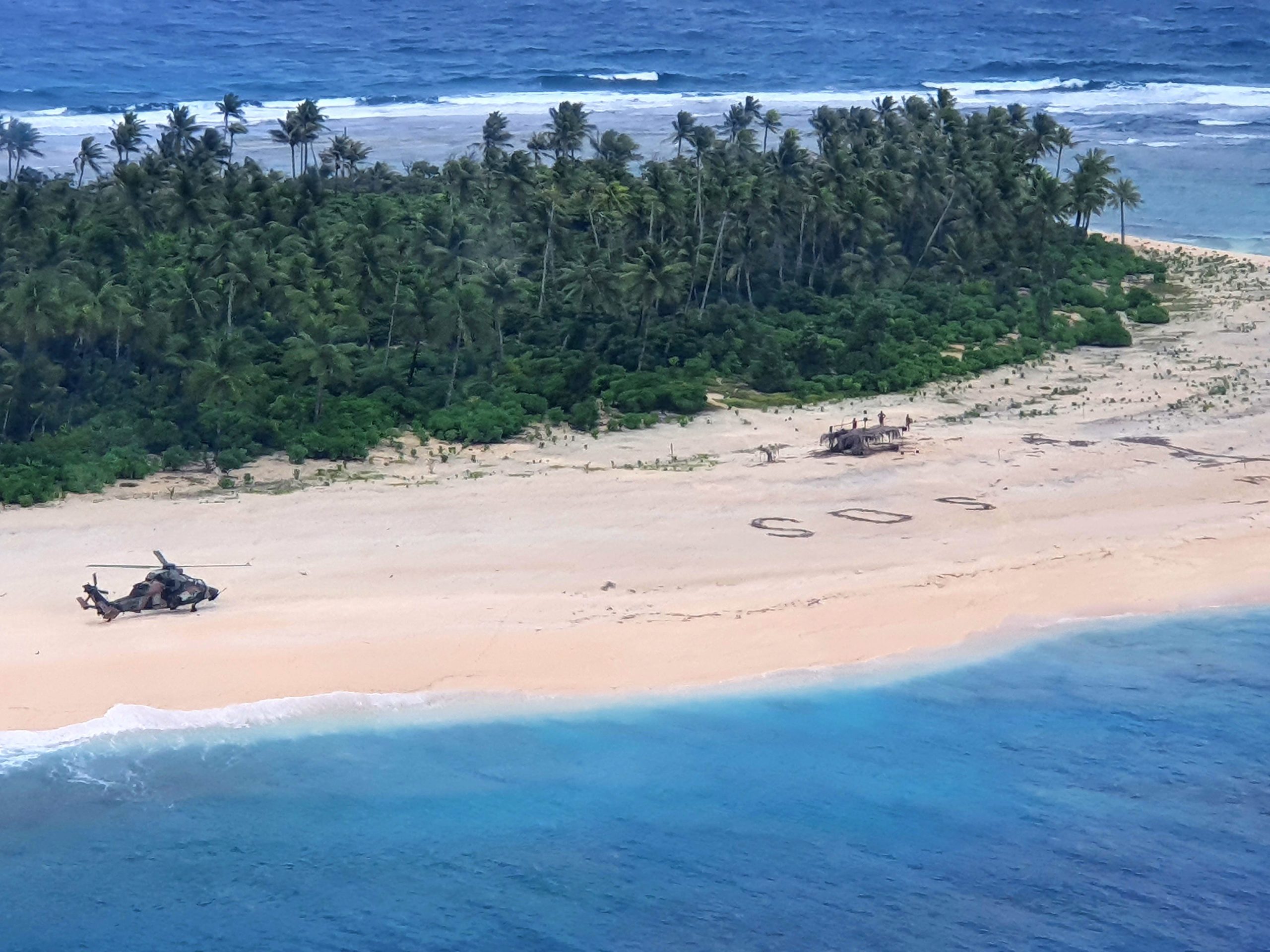 Três homens resgatados de ilha do Pacífico após escreverem SOS na areia