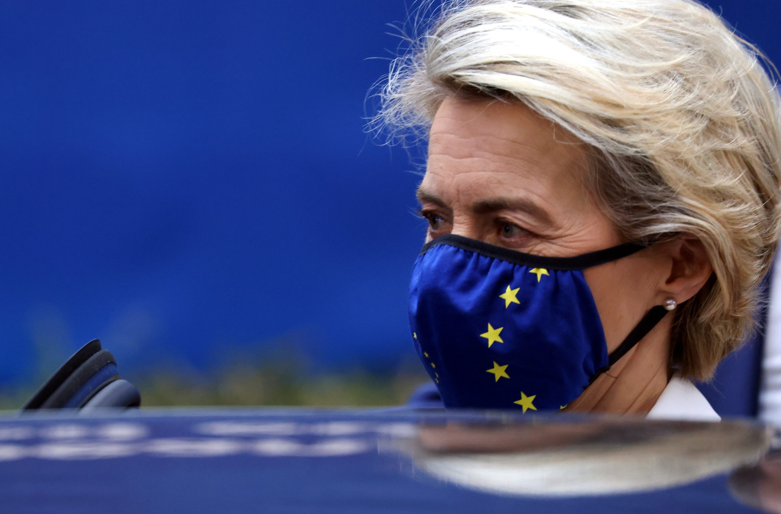 Vacina da Pfizer deve estar autorizada até final do ano, diz Ursula von der Leyen