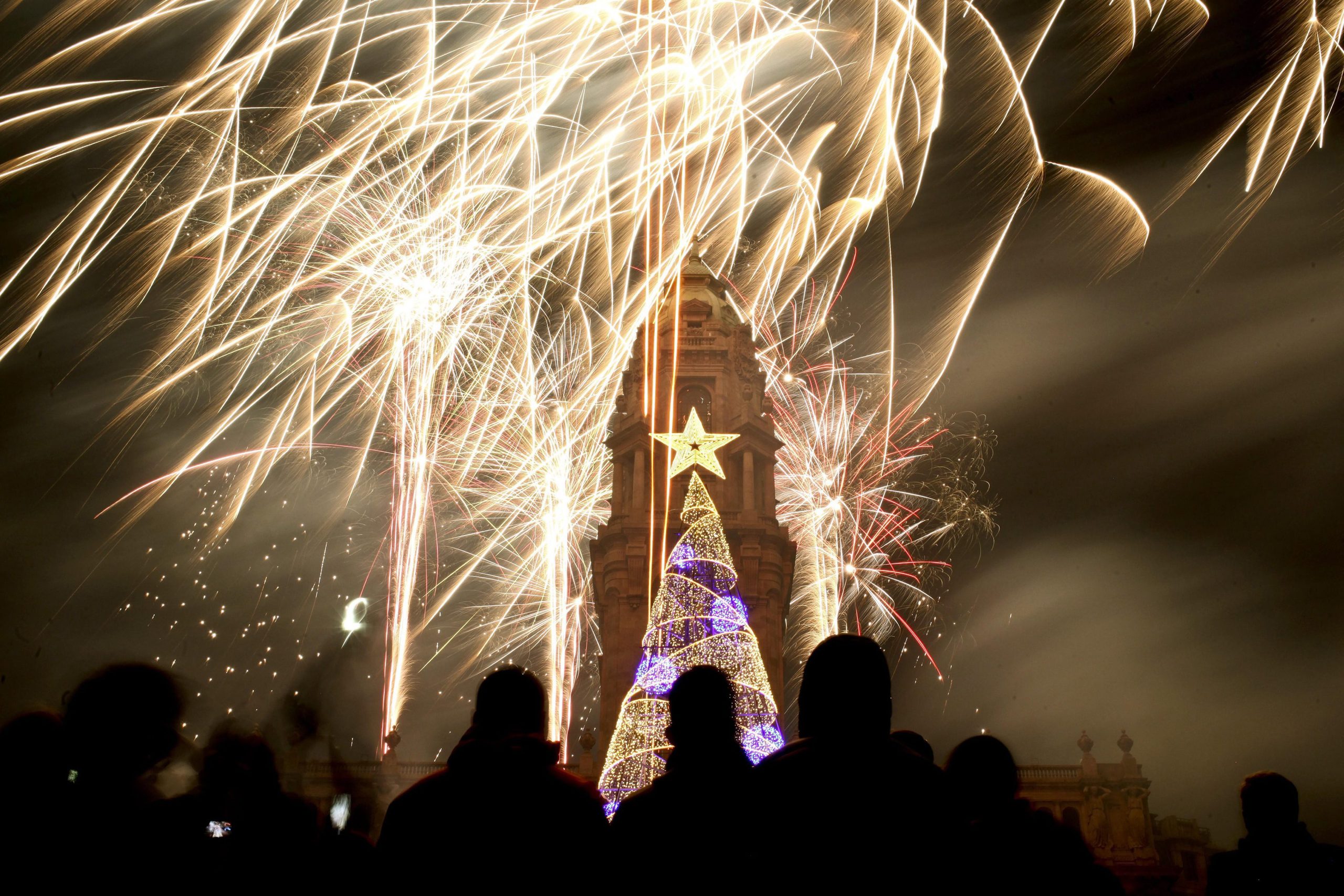 Fogo-de-artifício e festejos de rua cancelados. Passagem de Ano no Porto com limitações