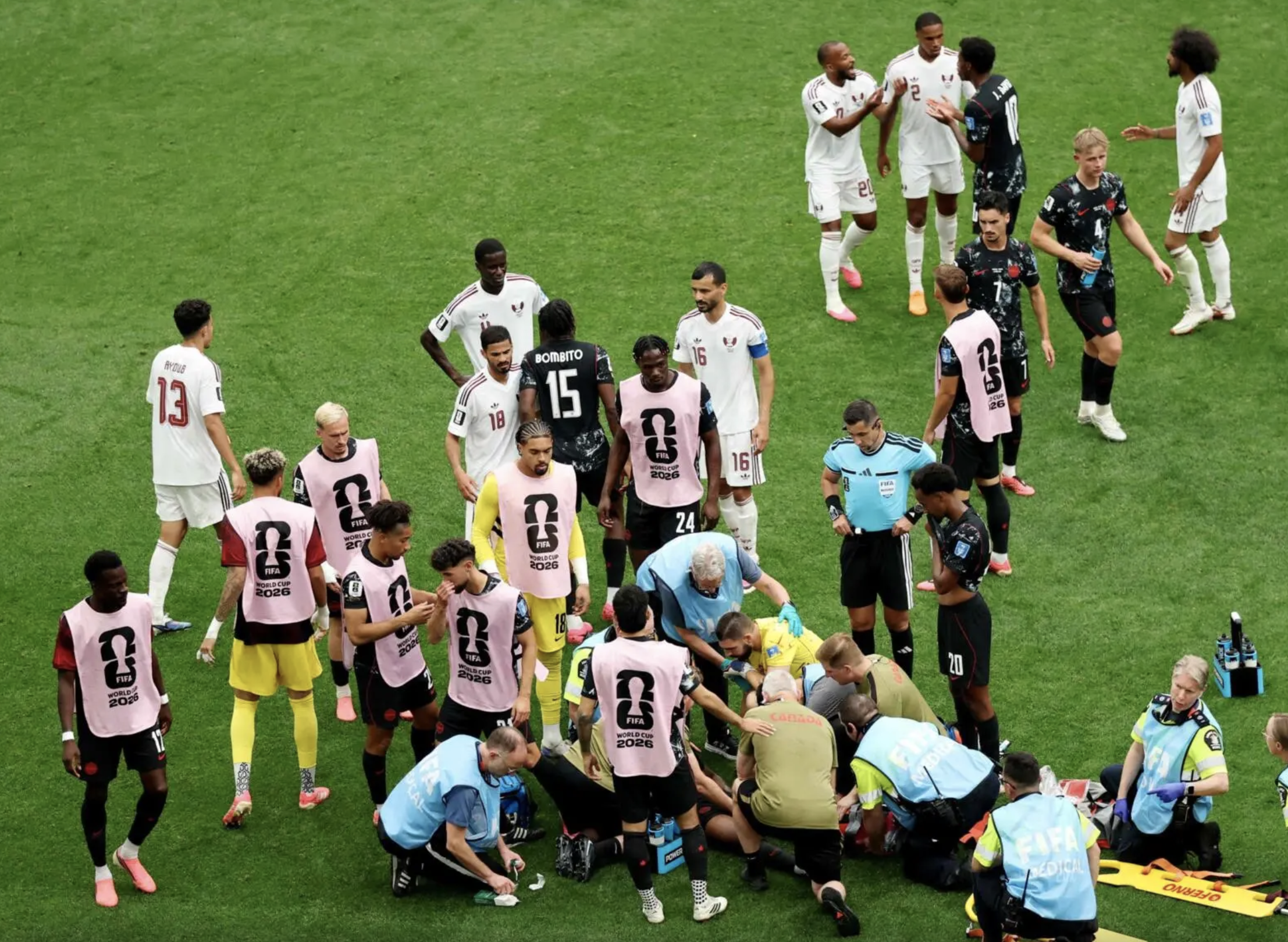 Canadá goleia Qatar em jogo marcado por lesão grave: “Ouvimos o osso a partir”