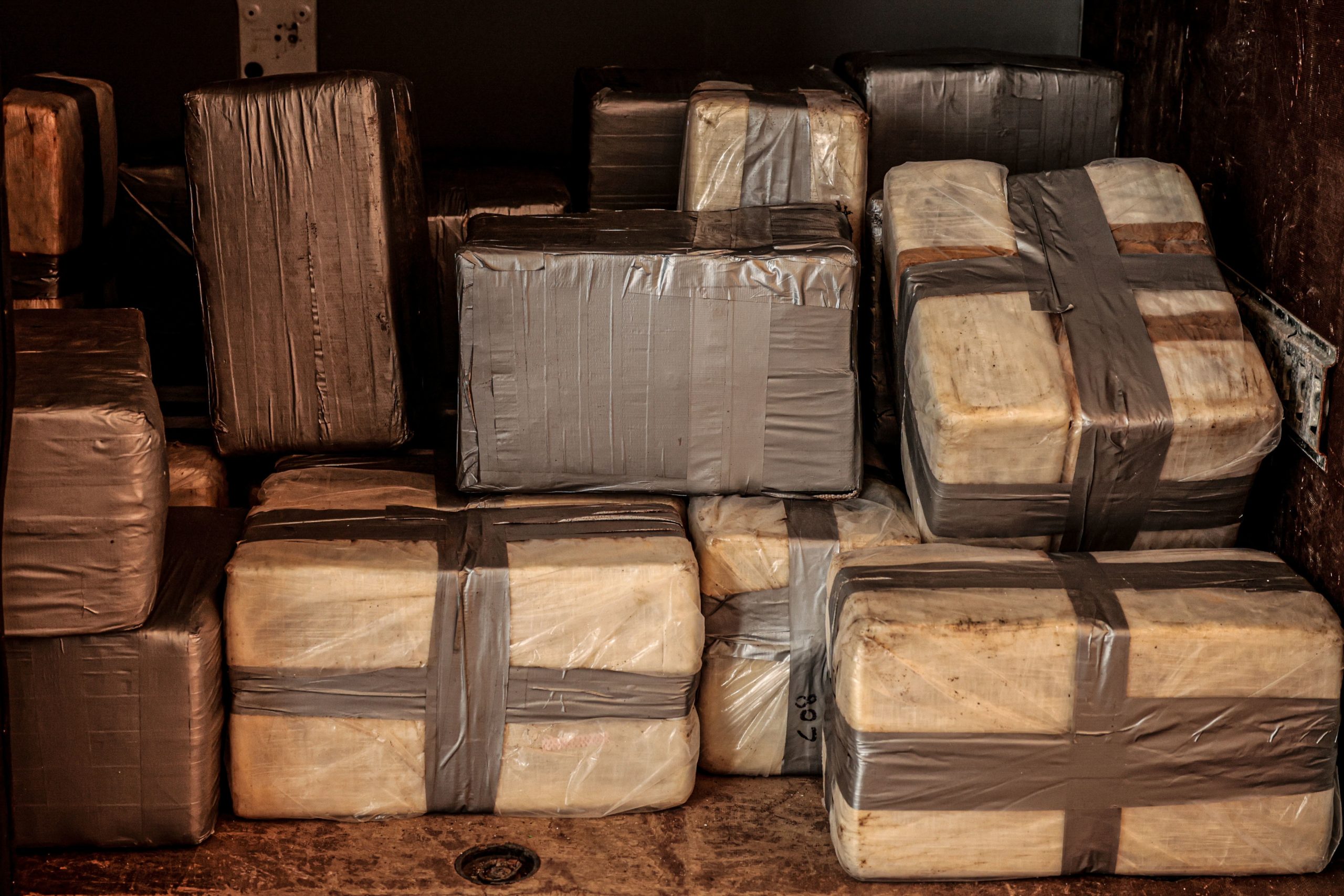 1,5 toneladas de droga e arsenal de armas apreendidos em Portugal a rede internacional