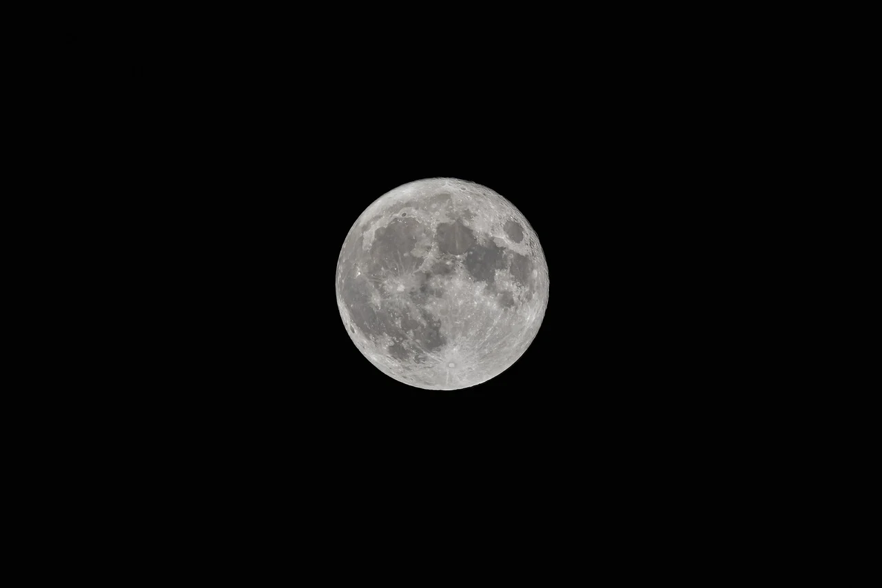 Agência Espacial Europeia lança programa de satélites lunares