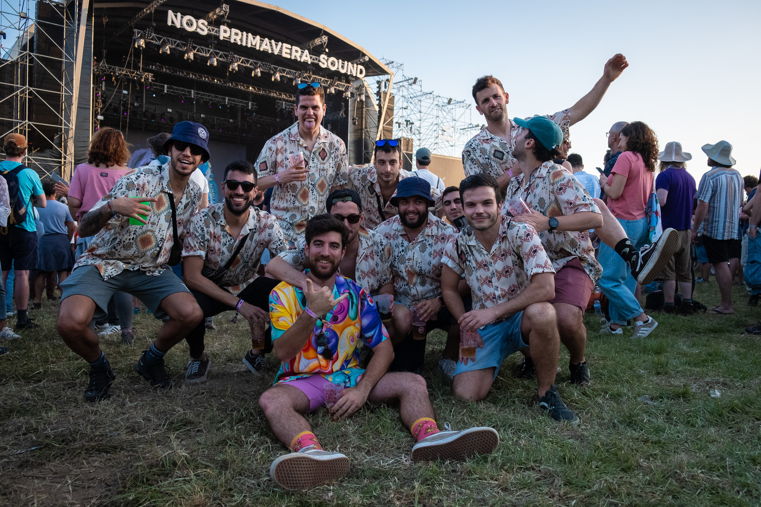 Flores, toalha estendida e a felicidade de voltar. O NOS Primavera Sound em 50 fotos do público