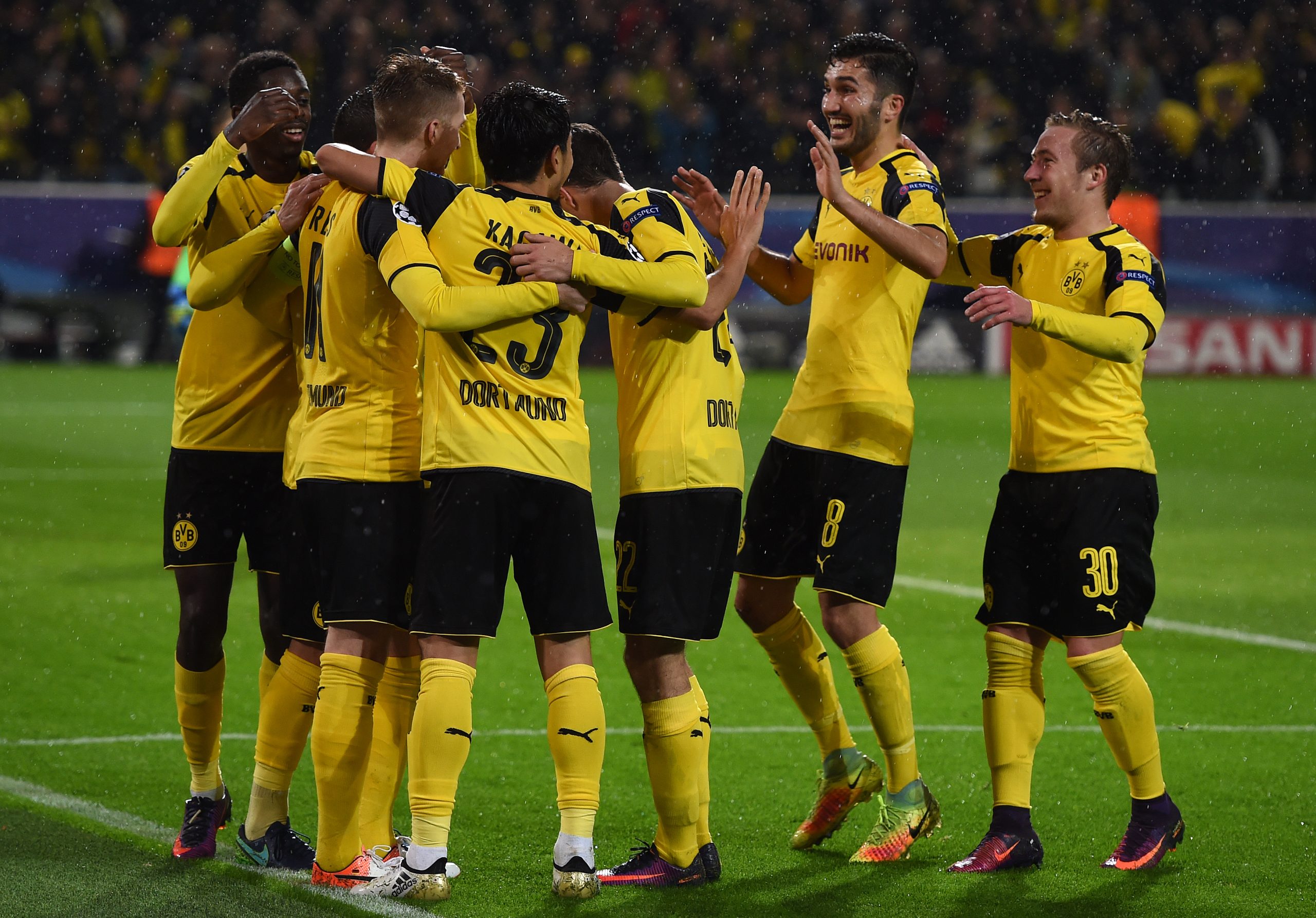Borussia Dortmund 8-4 Legia. Não é um resultado de hóquei, é o jogo com mais golos de sempre na Liga dos Campeões