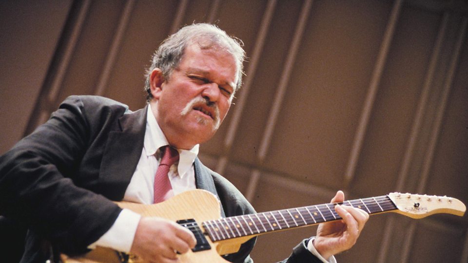Morreu o guitarrista norte-americano John Abercrombie, de 72 anos