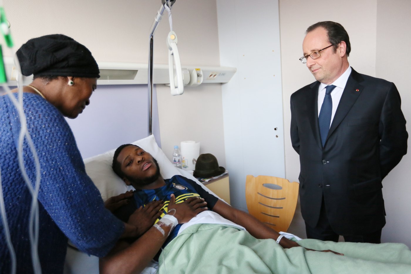 Como se colocam os subúrbios de Paris a arder? É uma espécie de “infecção” por contágio local e mediático