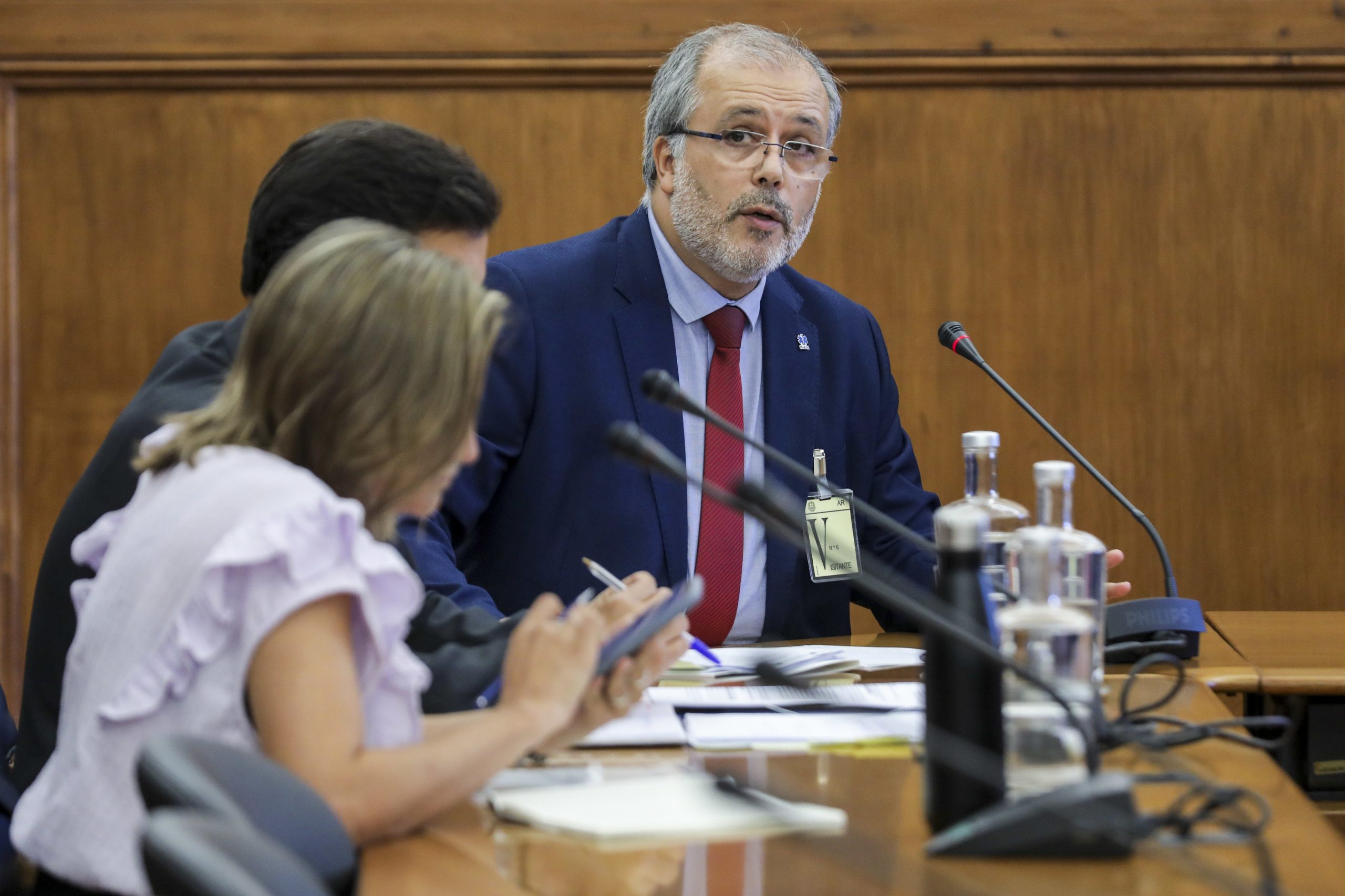 INEM garante novo contrato sem concurso público. Mantém dois helicópteros à noite