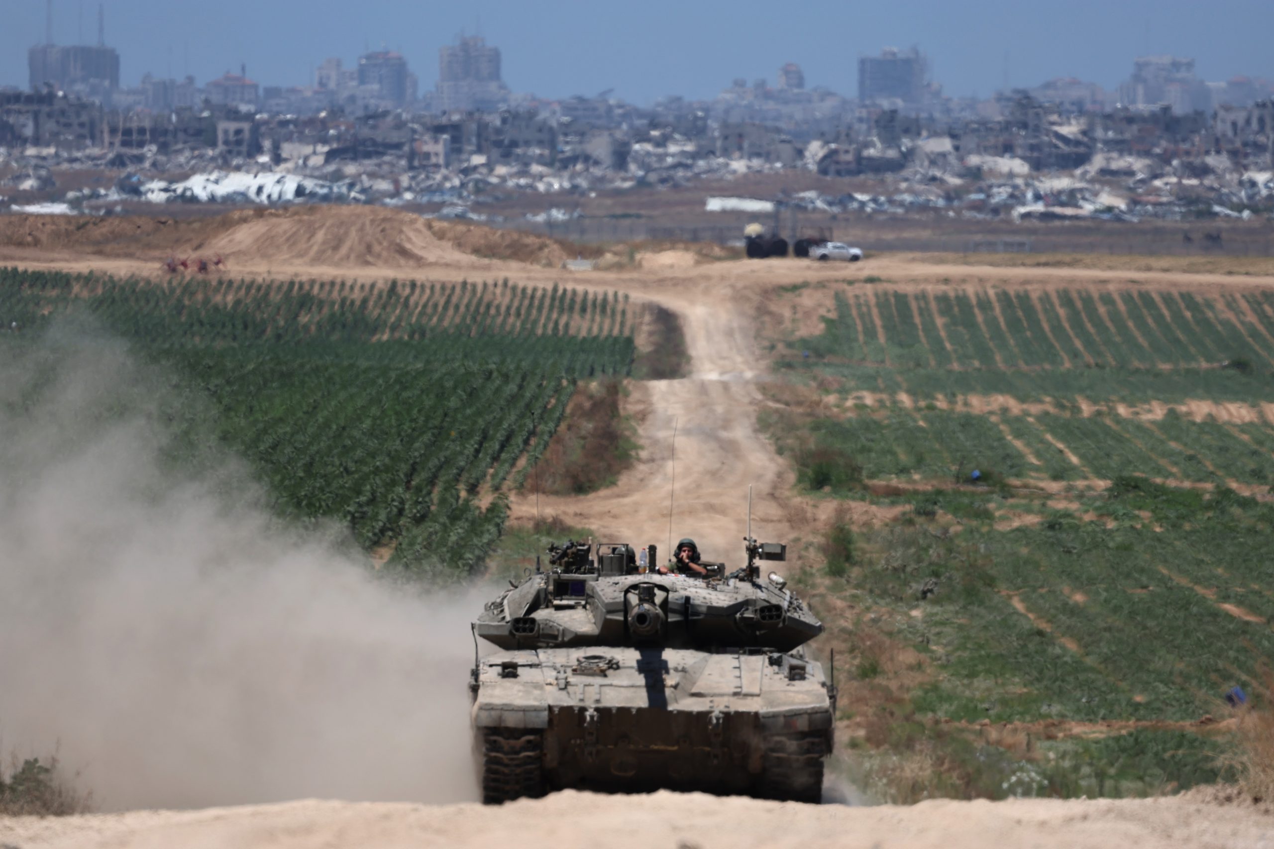 Israel prepara “possível” ofensiva terrestre no Líbano