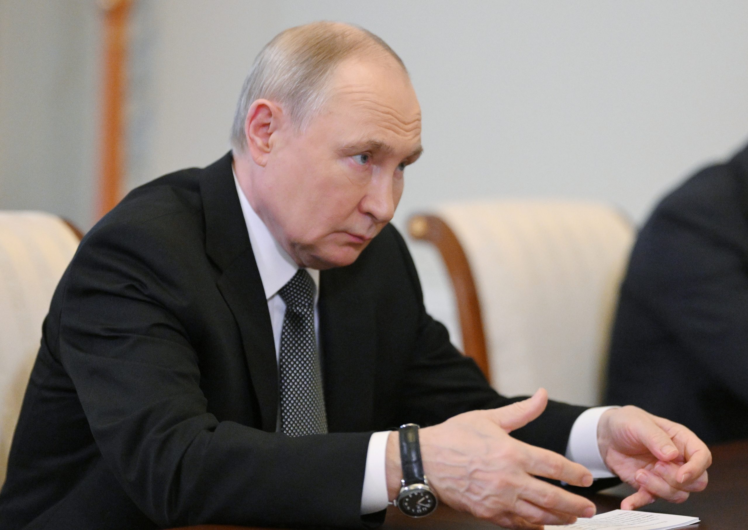 Putin acusa Kiev de terrorismo por afundar navio russo que transportava GNL