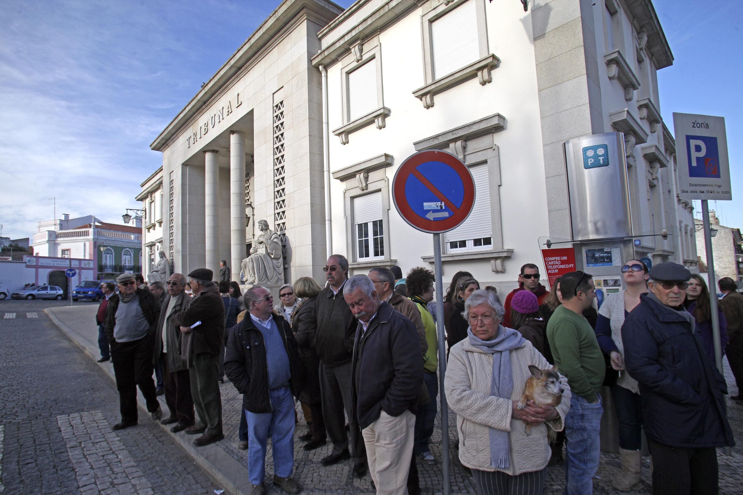 Dois paquistaneses acusados de angariar mão-de-obra ilegal em Beja conhecem decisão do tribunal na terça-feira