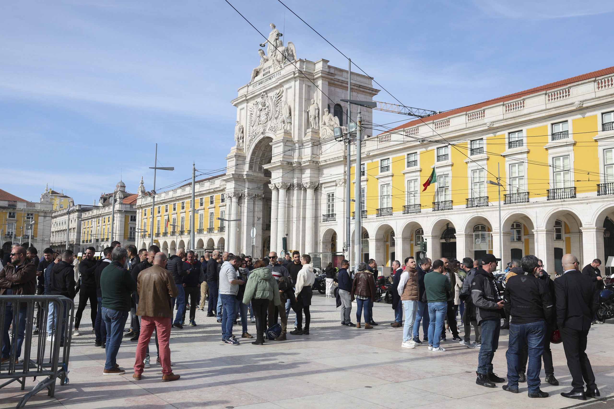 Ministra abre processo disciplinar a polícia que agrediu condutor de ‘tuk-tuk’ em Lisboa