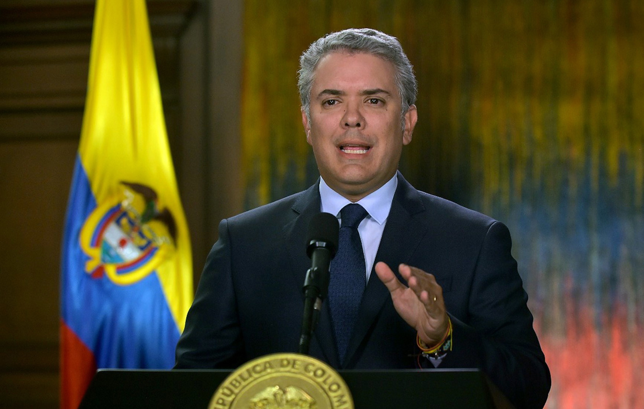 Presidente colombiano avisa que não vai recuar perante as guerrilhas