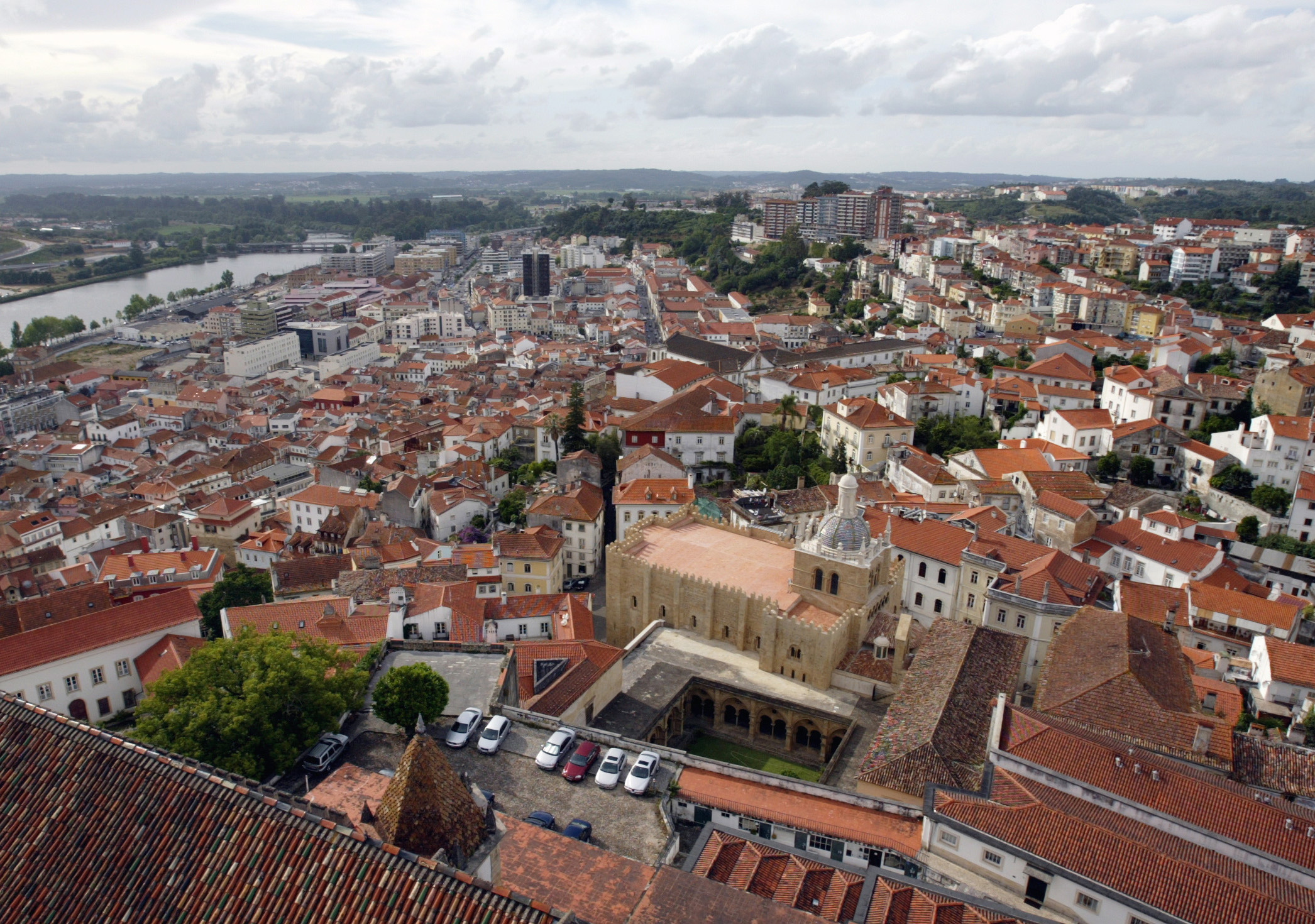 Câmara de Coimbra admite alargar horário de funcionamento de esplanadas no inverno