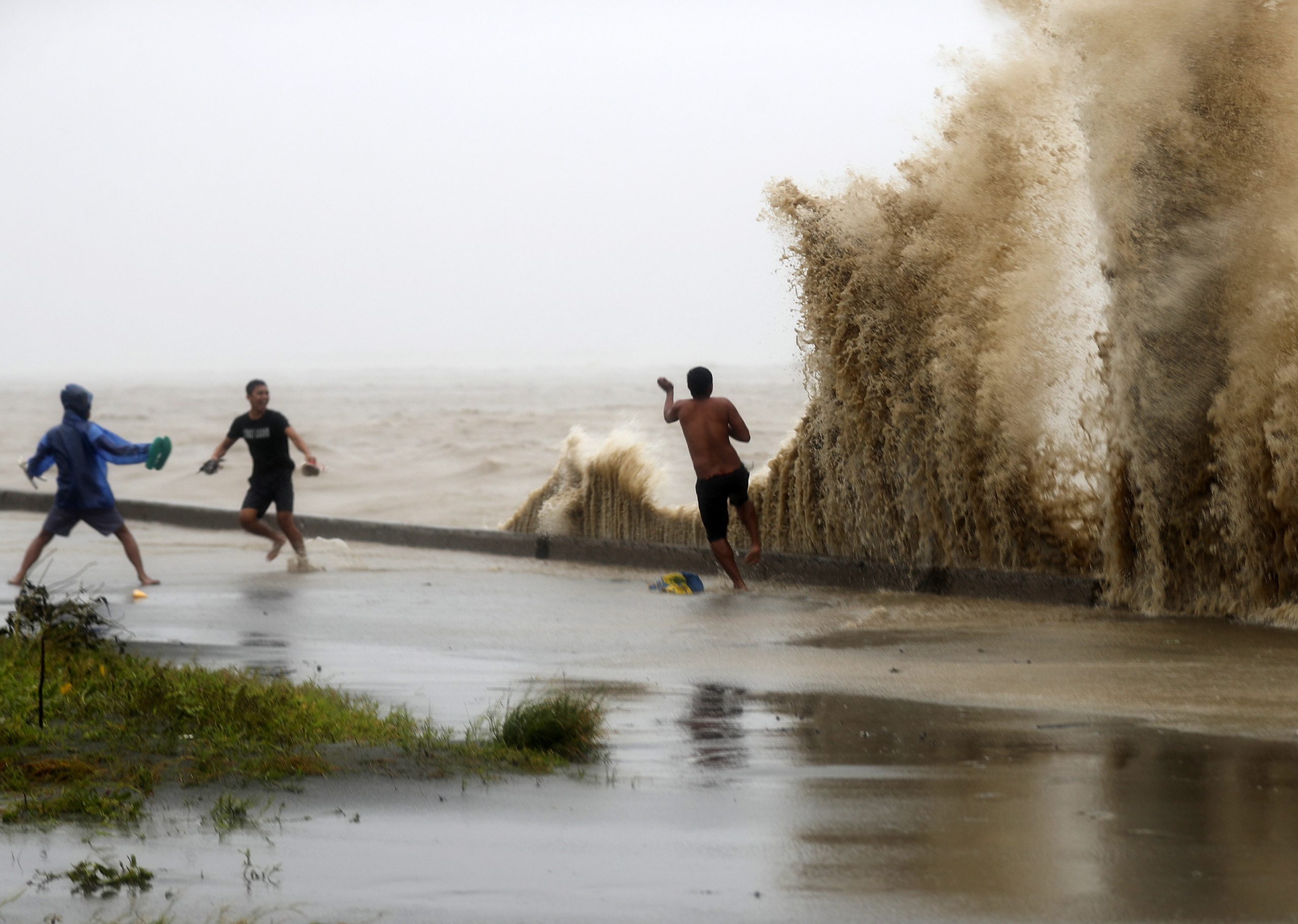 Içado sinal 8, super tufão Mangkhut a 430 quilómetros de Macau