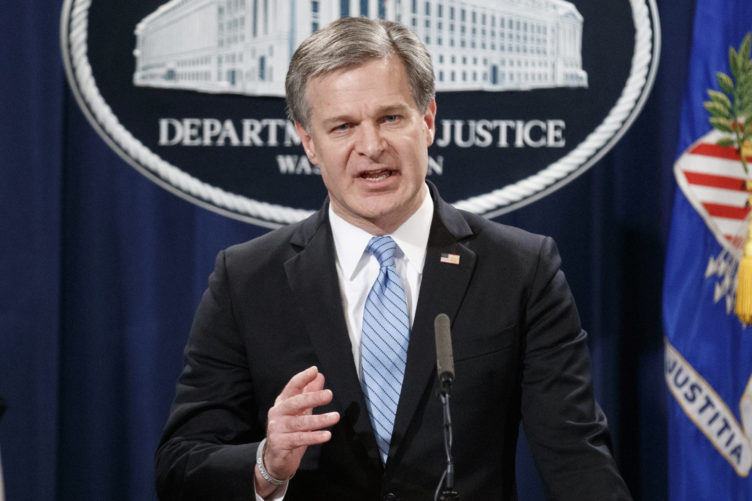 Diretor do FBI alerta que uso do TikTok pode ter implicações na segurança nacional