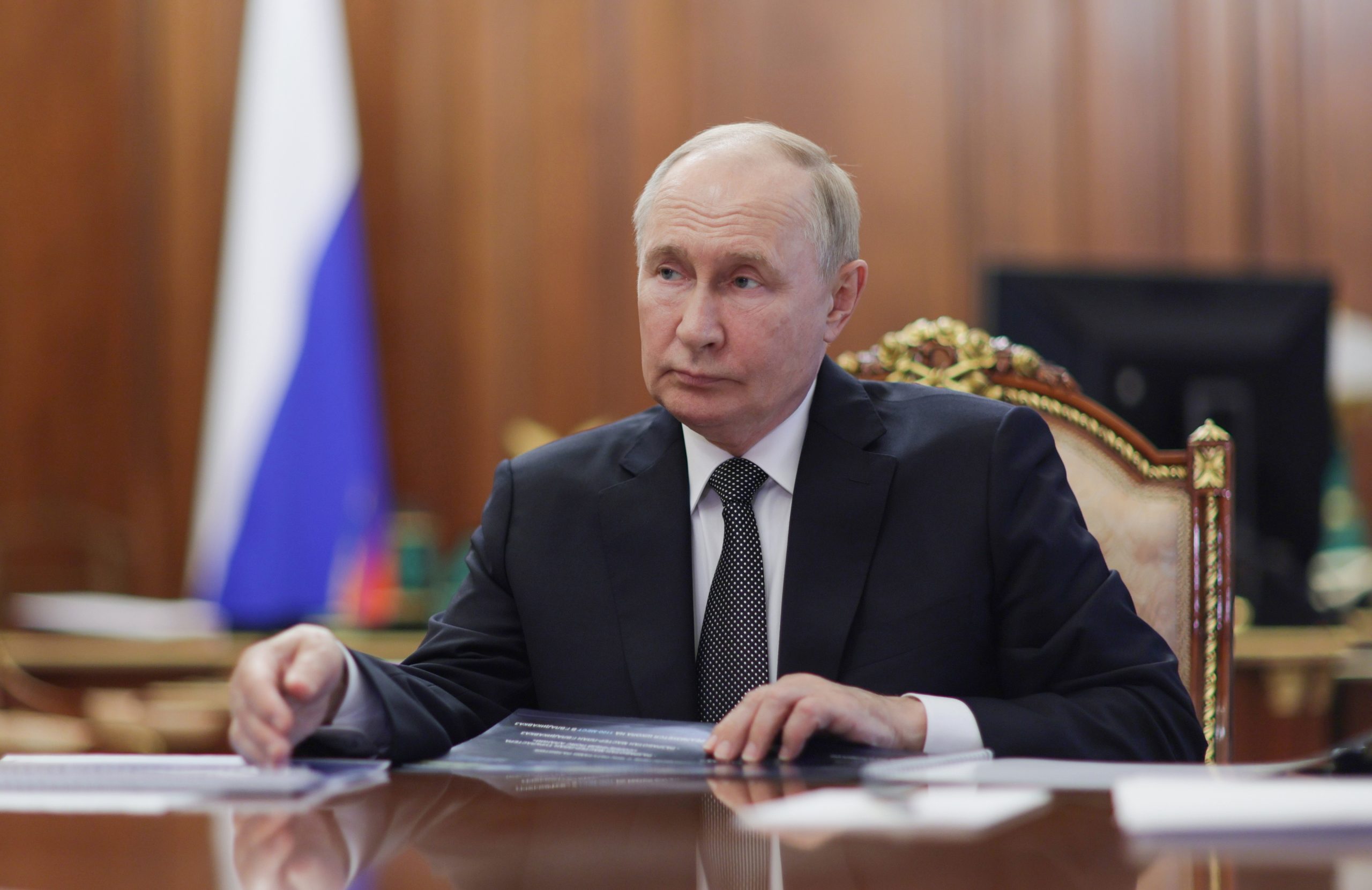 Putin diz a Scholz que acordo de paz só se Kiev abdicar de território