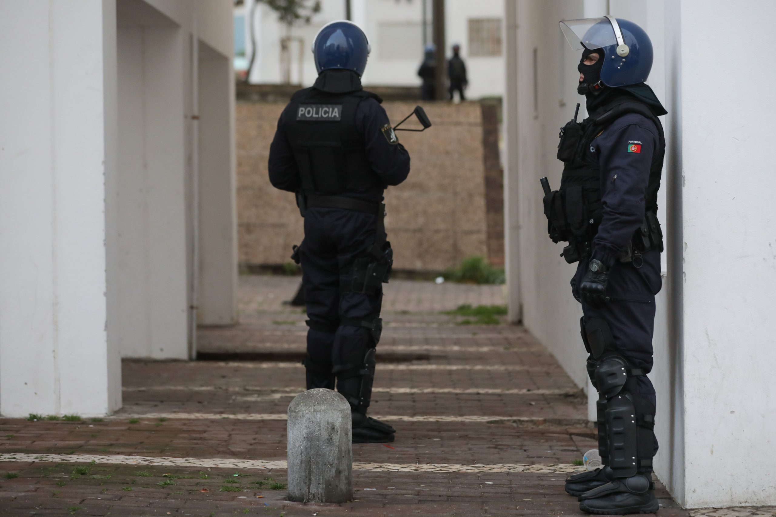 EUA. Departamento de Estado identifica violência policial e más condições nas prisões em Portugal