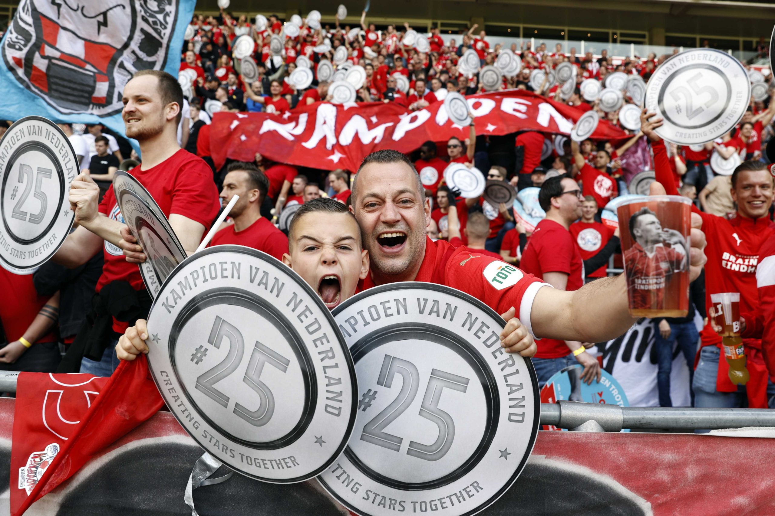PSV Eindhoven conquista 25.º título neerlandês de futebol
